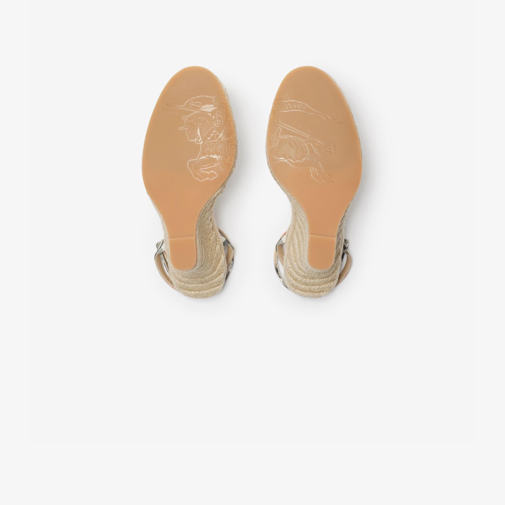 Burberry Mews Pumps Kadın Bej Espadril