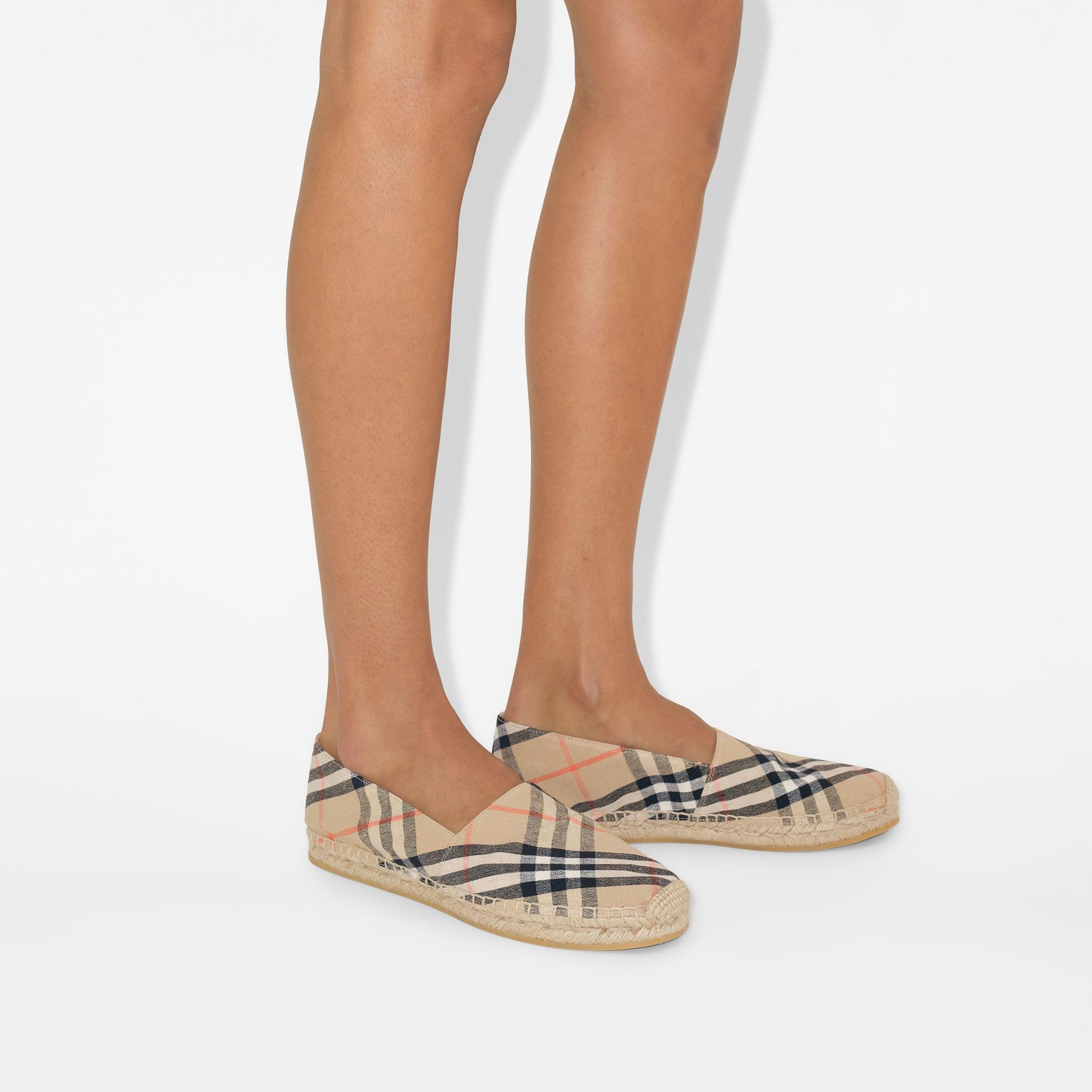 Burberry Mews Kadın Bej Espadril