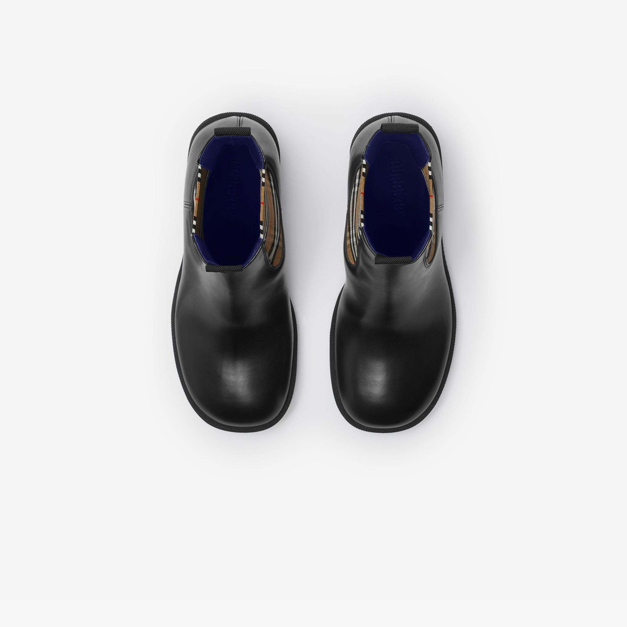 Burberry Leather Stride Chelsea Kadın Siyah Bot