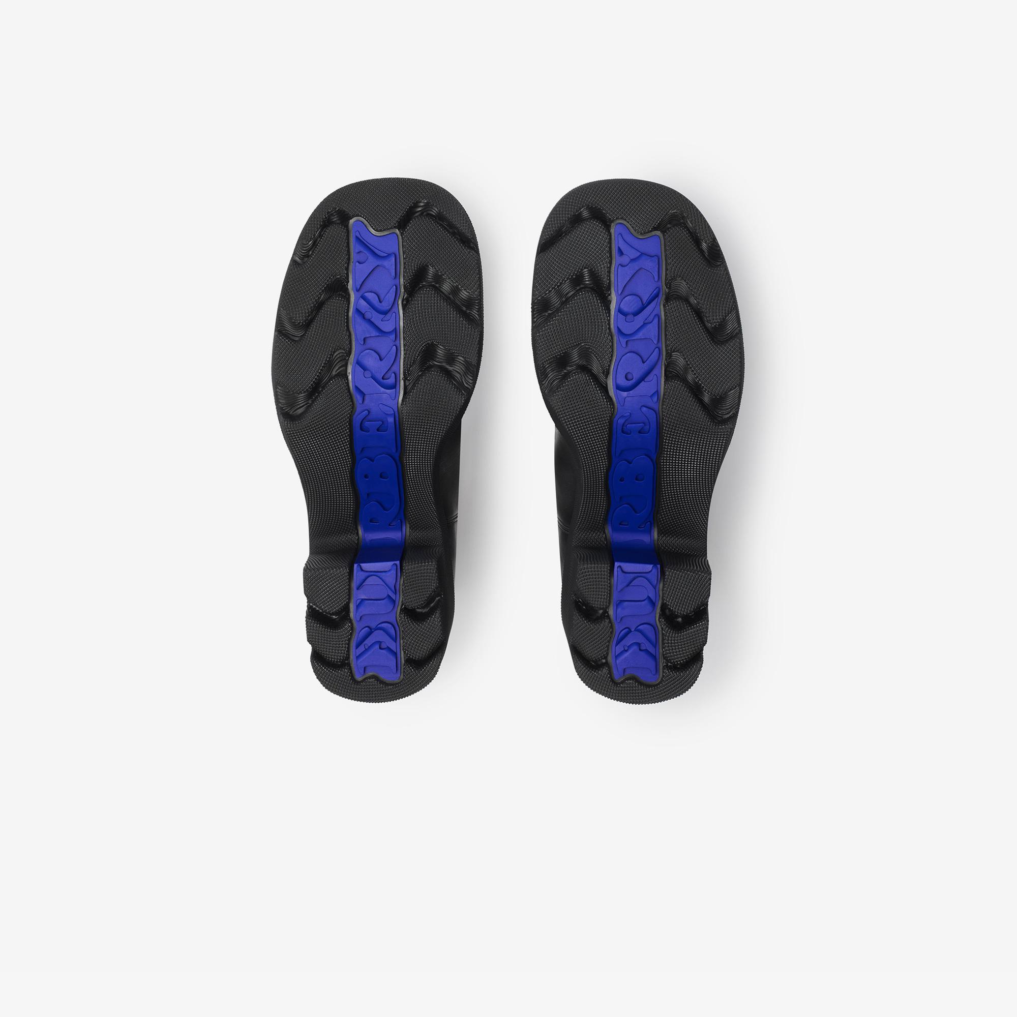 Burberry Leather Stride Chelsea Kadın Siyah Bot