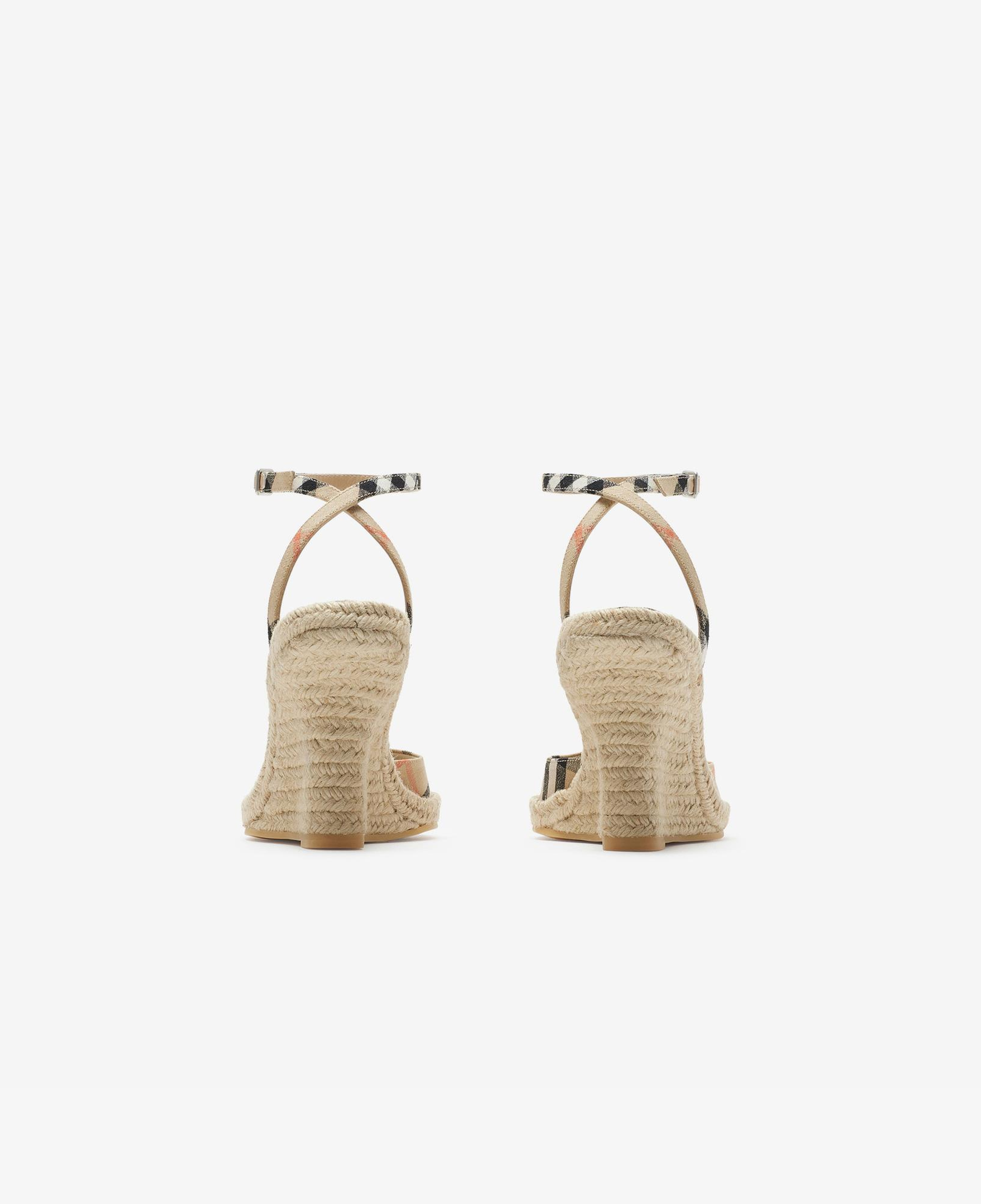 Burberry Mews Pumps Kadın Bej Espadril