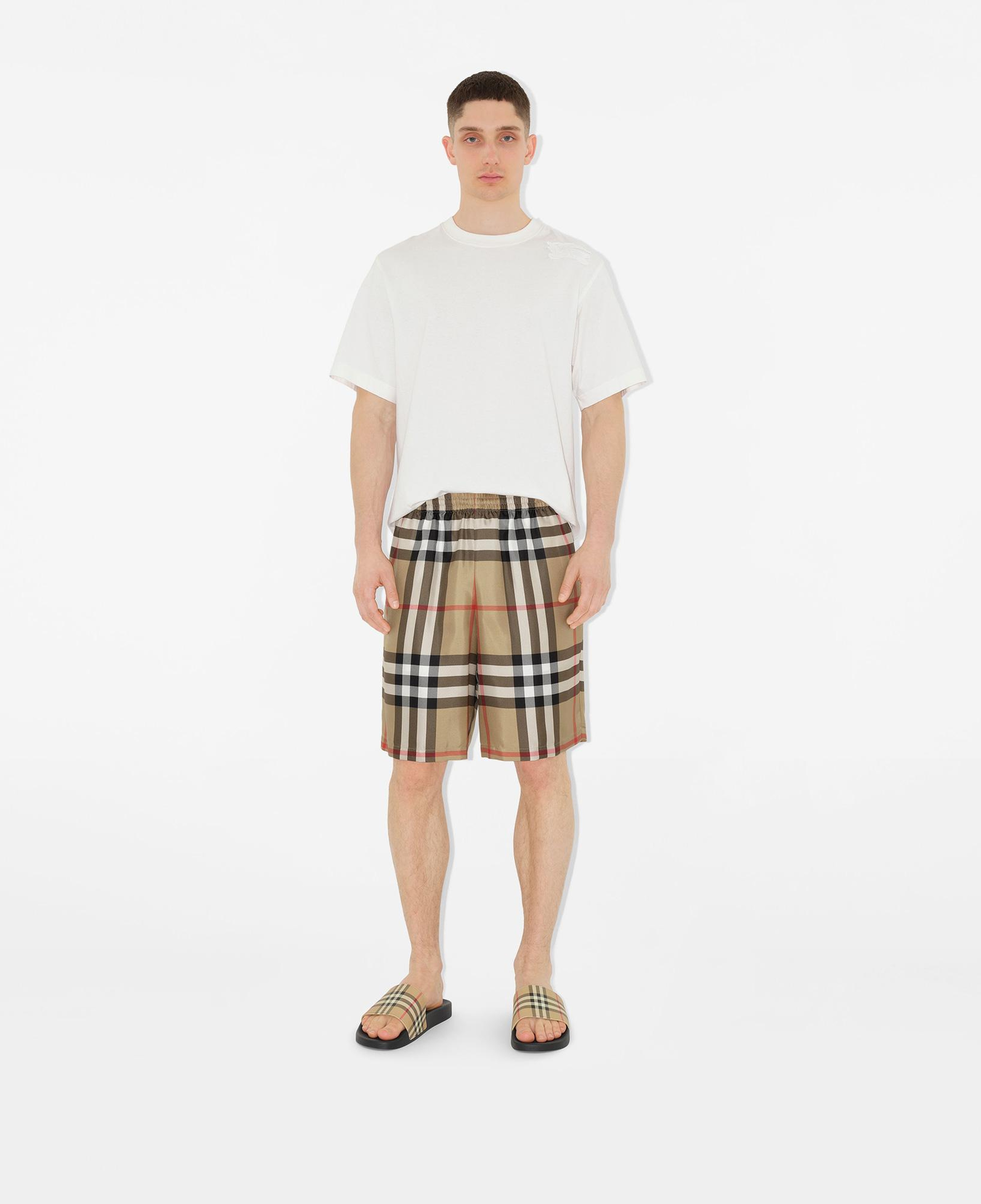 Burberry Bradeston Silk Erkek Bej Şort