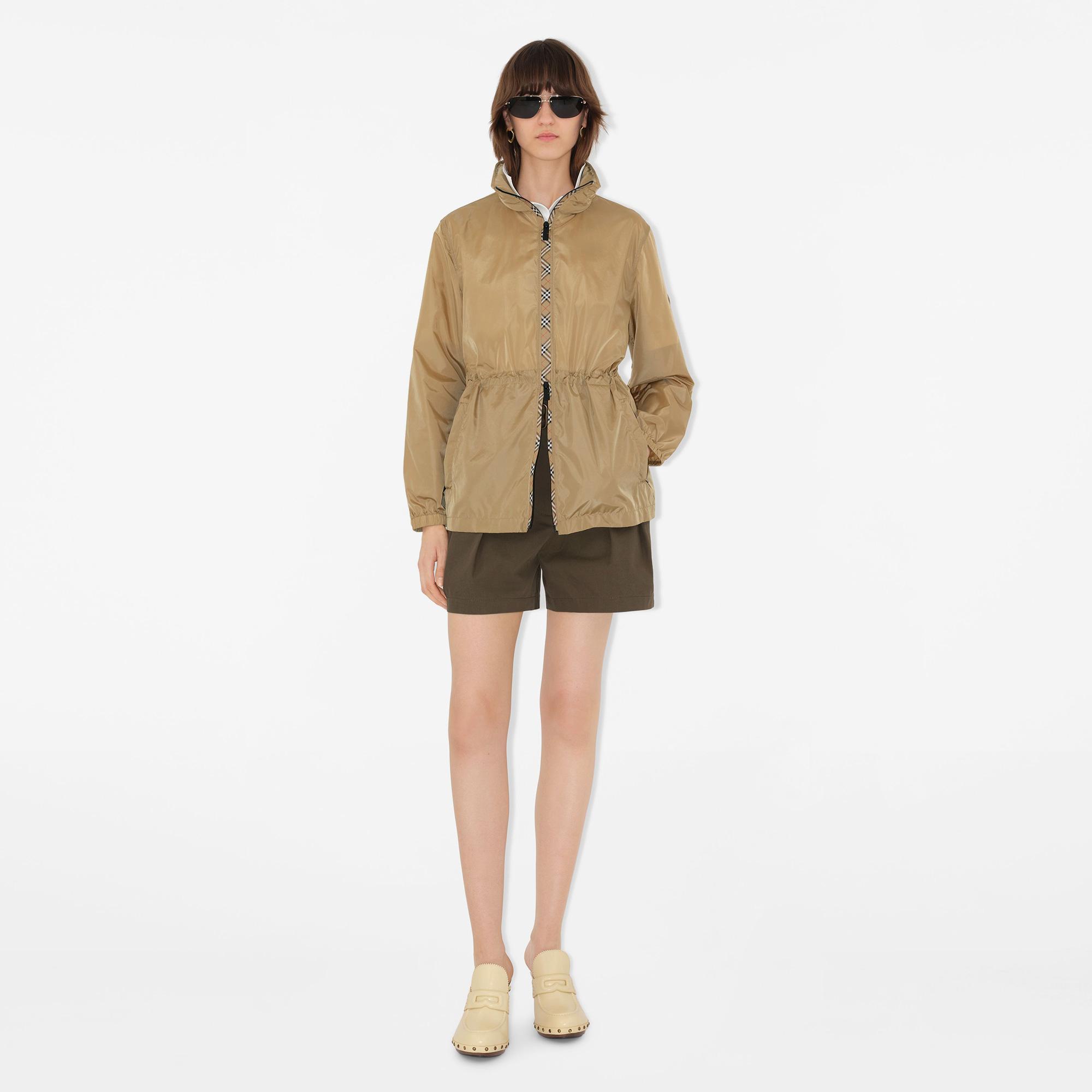 Burberry Kadın Bej Mont