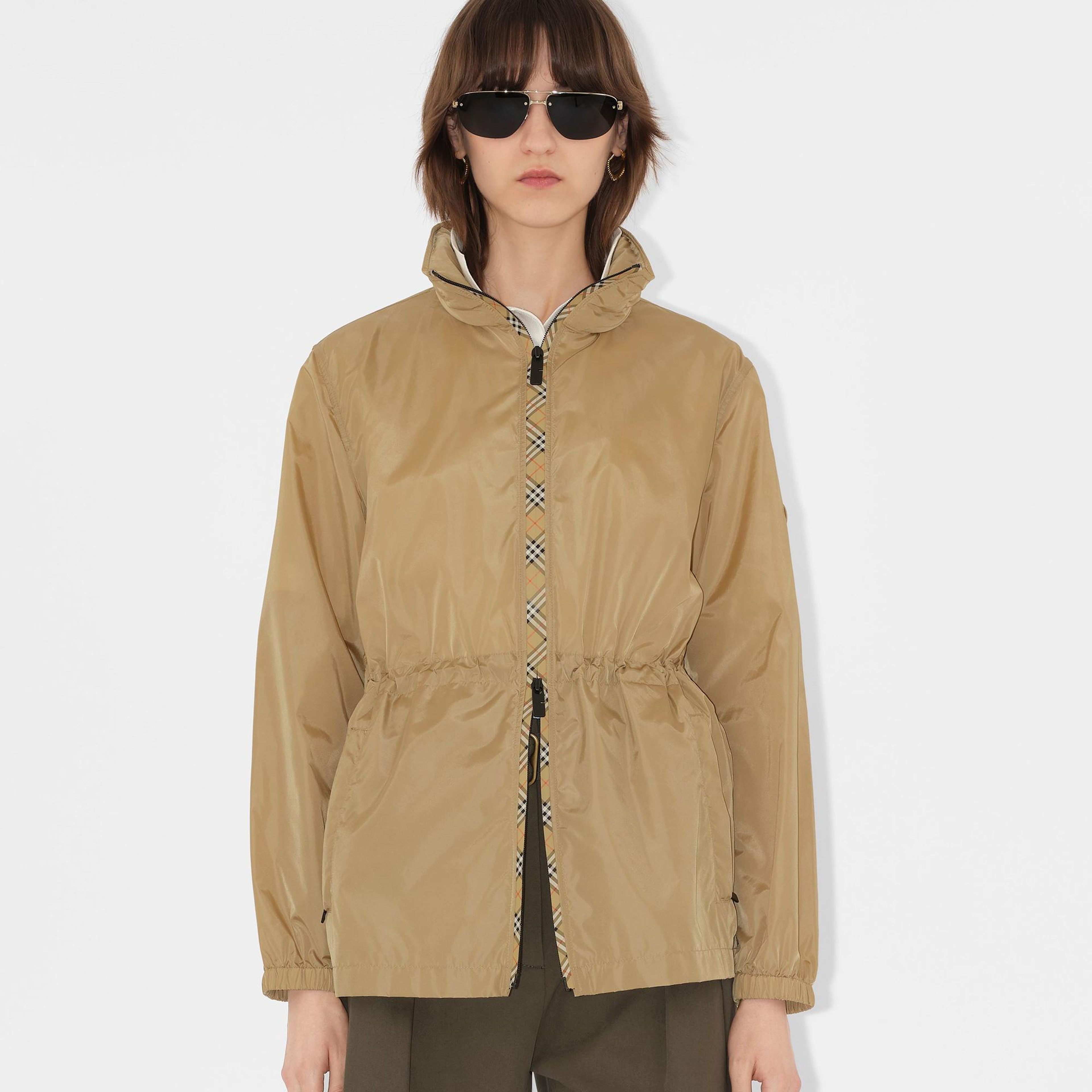 Burberry Kadın Bej Mont