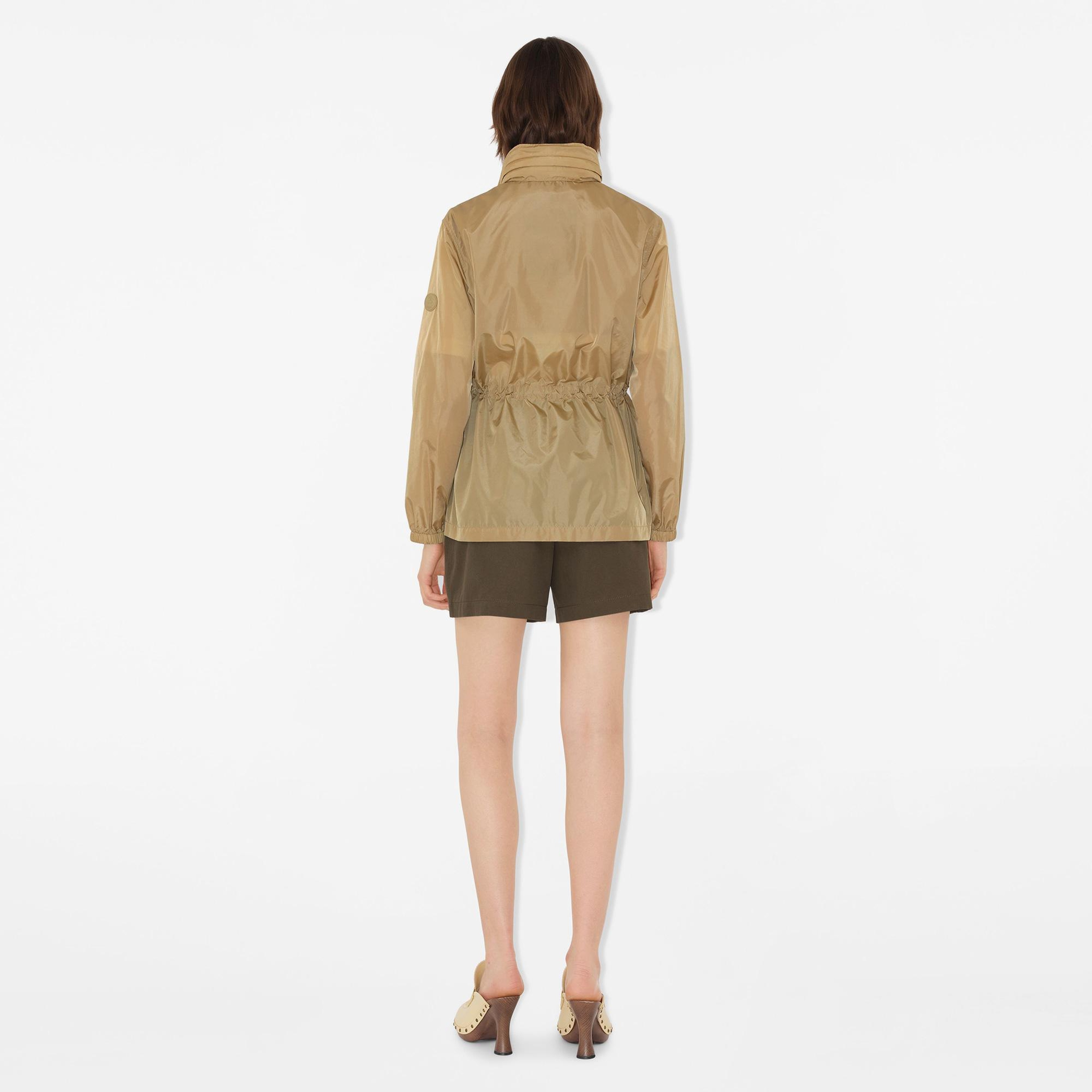 Burberry Kadın Bej Mont