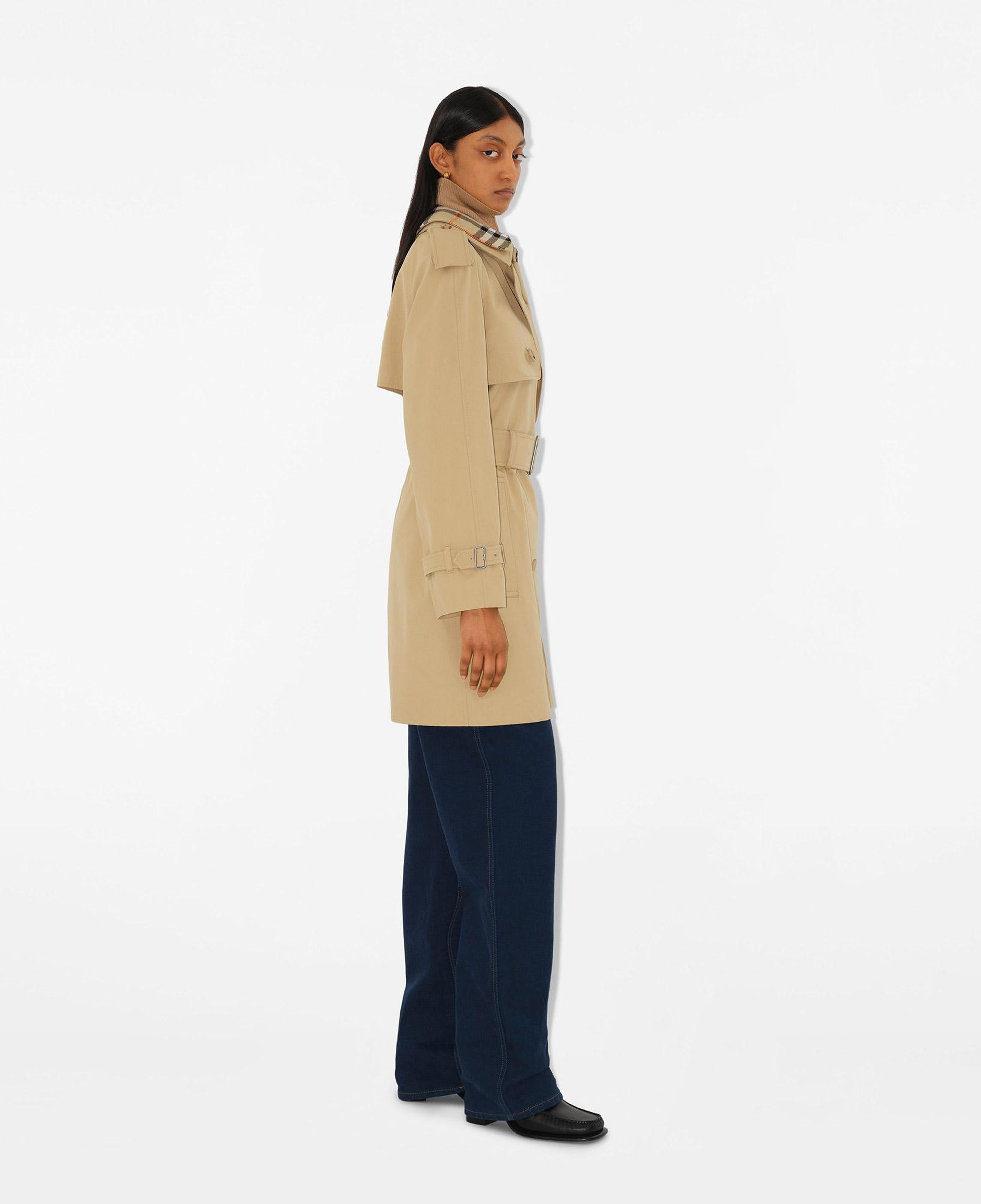 Burberry Short Detachable Yaka Detaylı Gabardine Kadın Bej Trençkot
