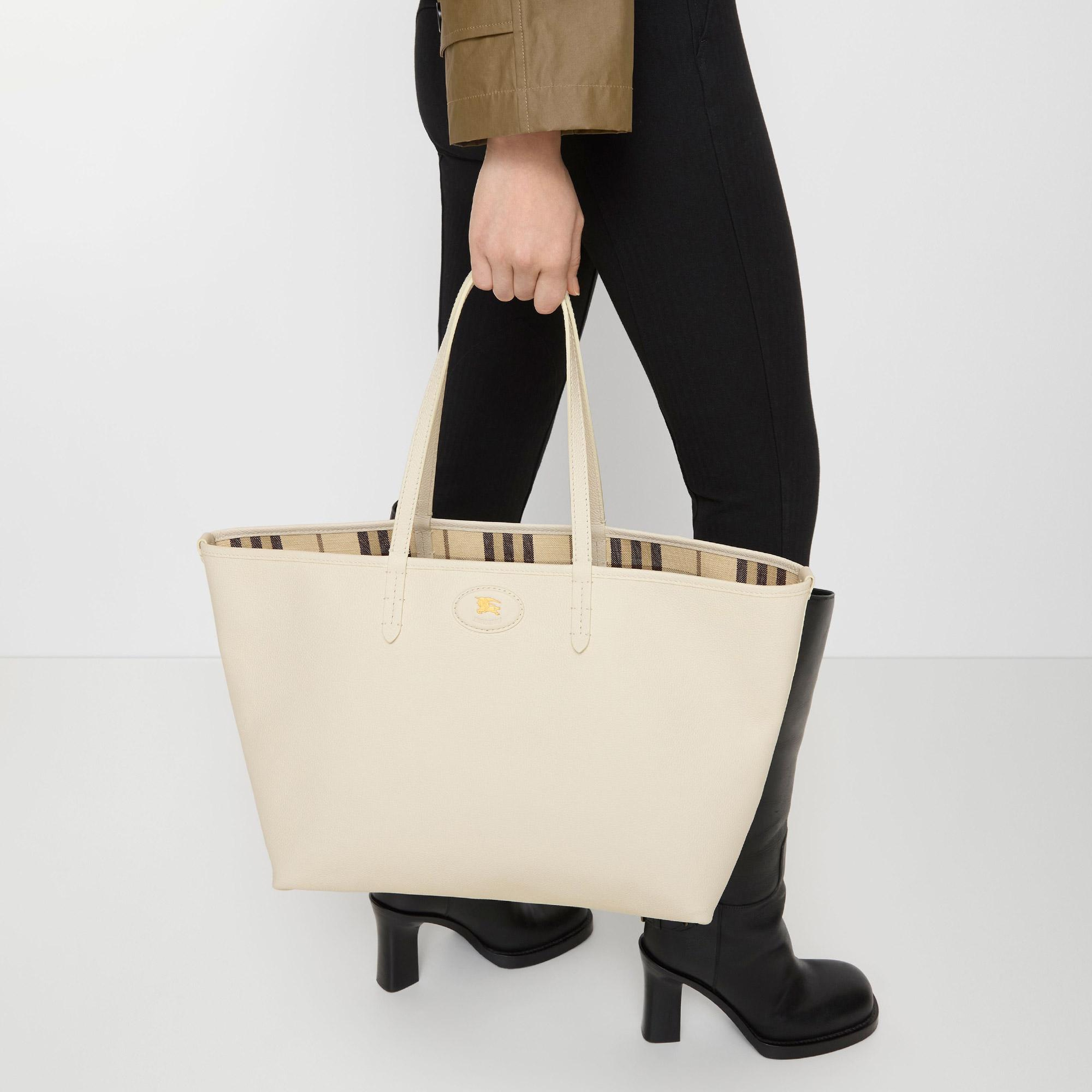 Burberry Reversıble Tote Kadın Bej Omuz Çantası