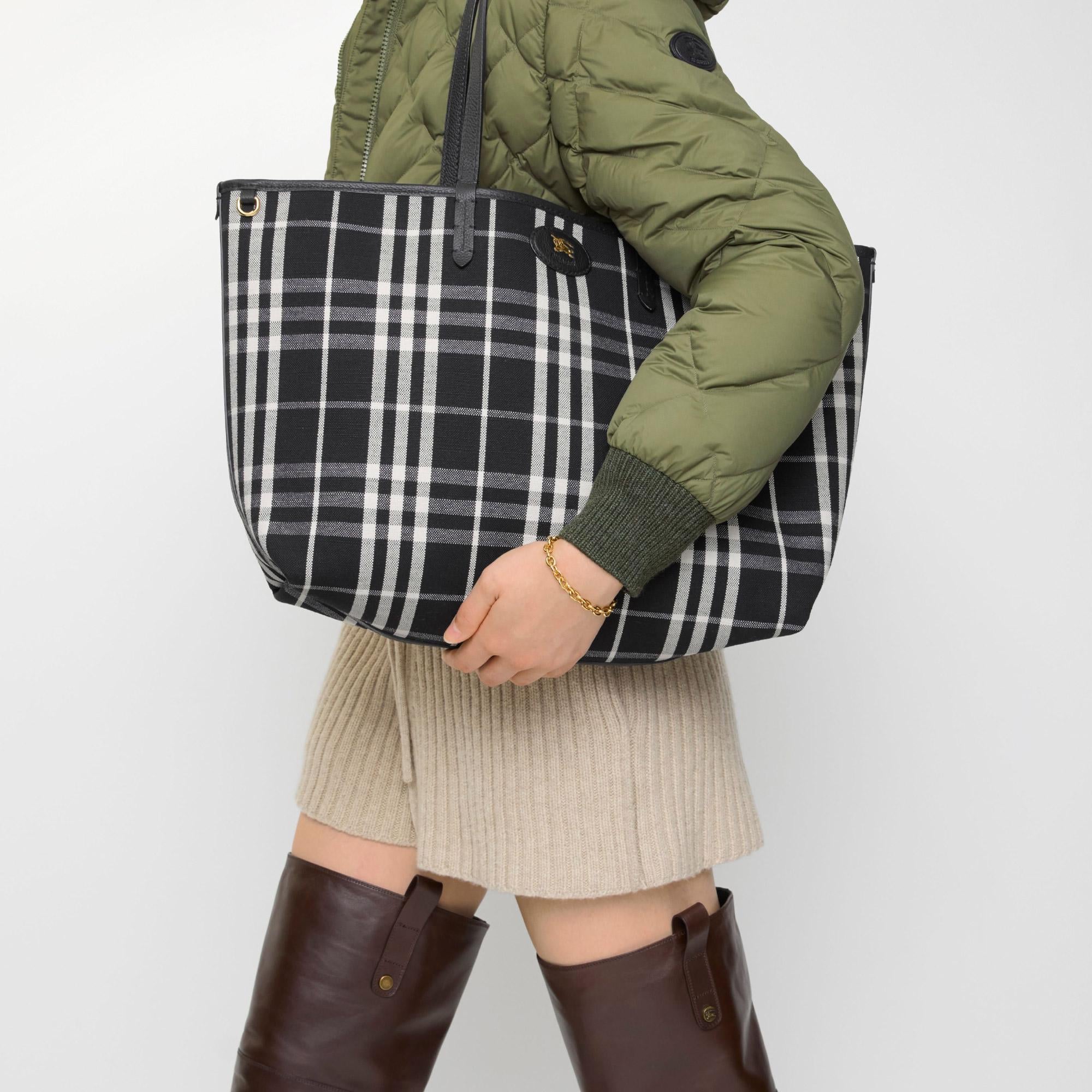 Burberry Reversıble Tote Kadın Siyah Omuz Çantası