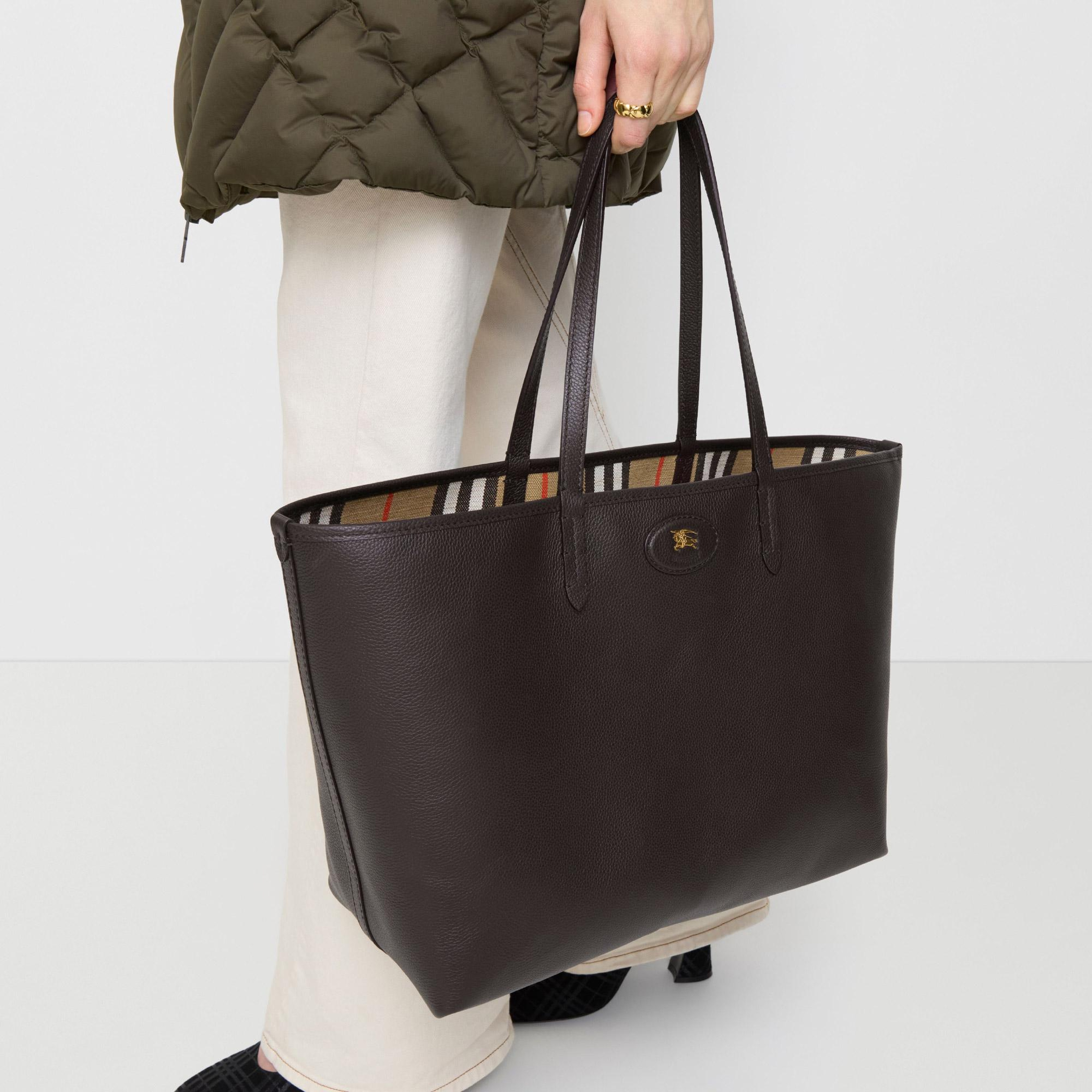 Burberry Reversıble Tote Kadın Kahverengi Omuz Çantası