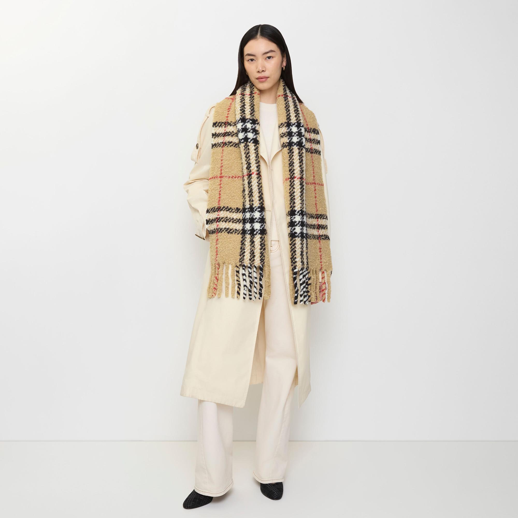 Burberry Check Boucle Kadın Bej Atkı