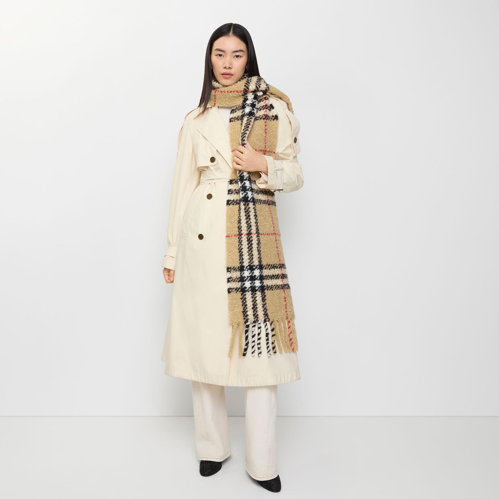 Burberry Check Boucle Kadın Bej Atkı