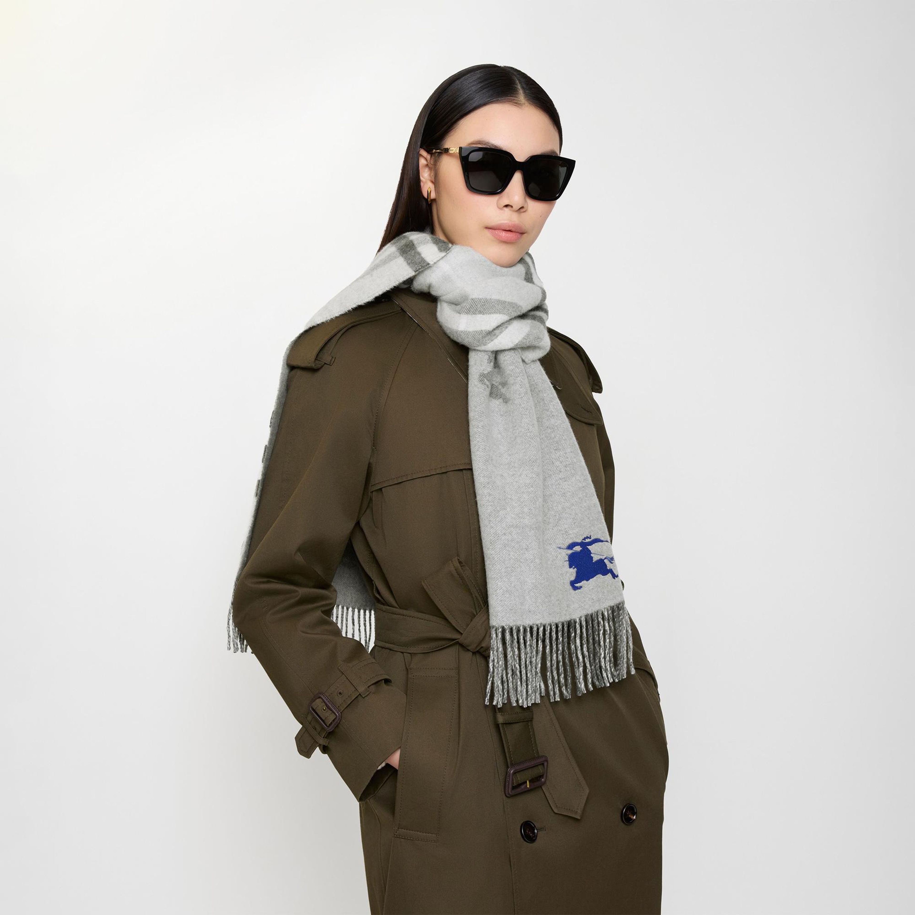 Burberry Ekd Jacq Kadın Gri Atkı