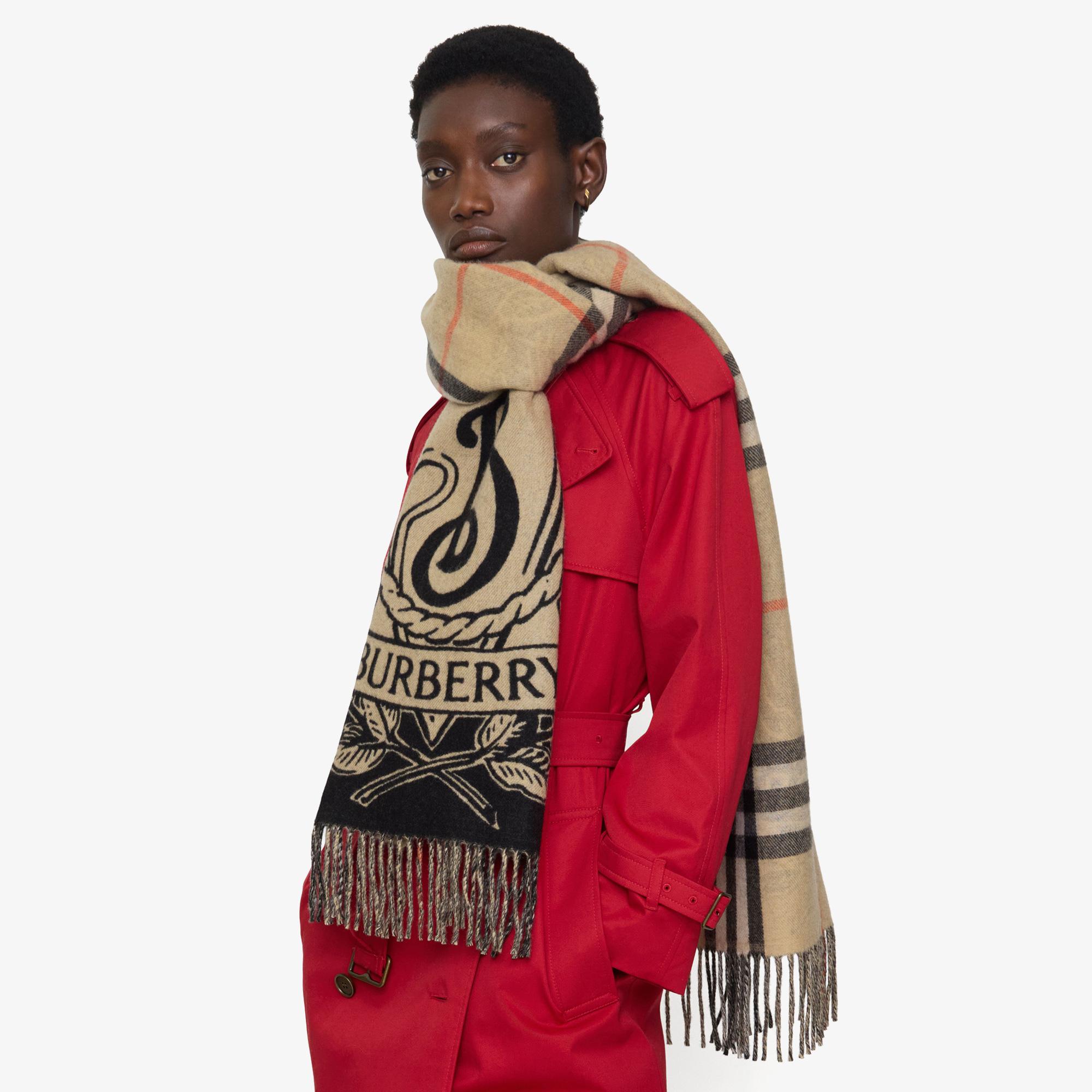 Burberry Wide Reversible Stormy Knight Kadın Bej Atkı