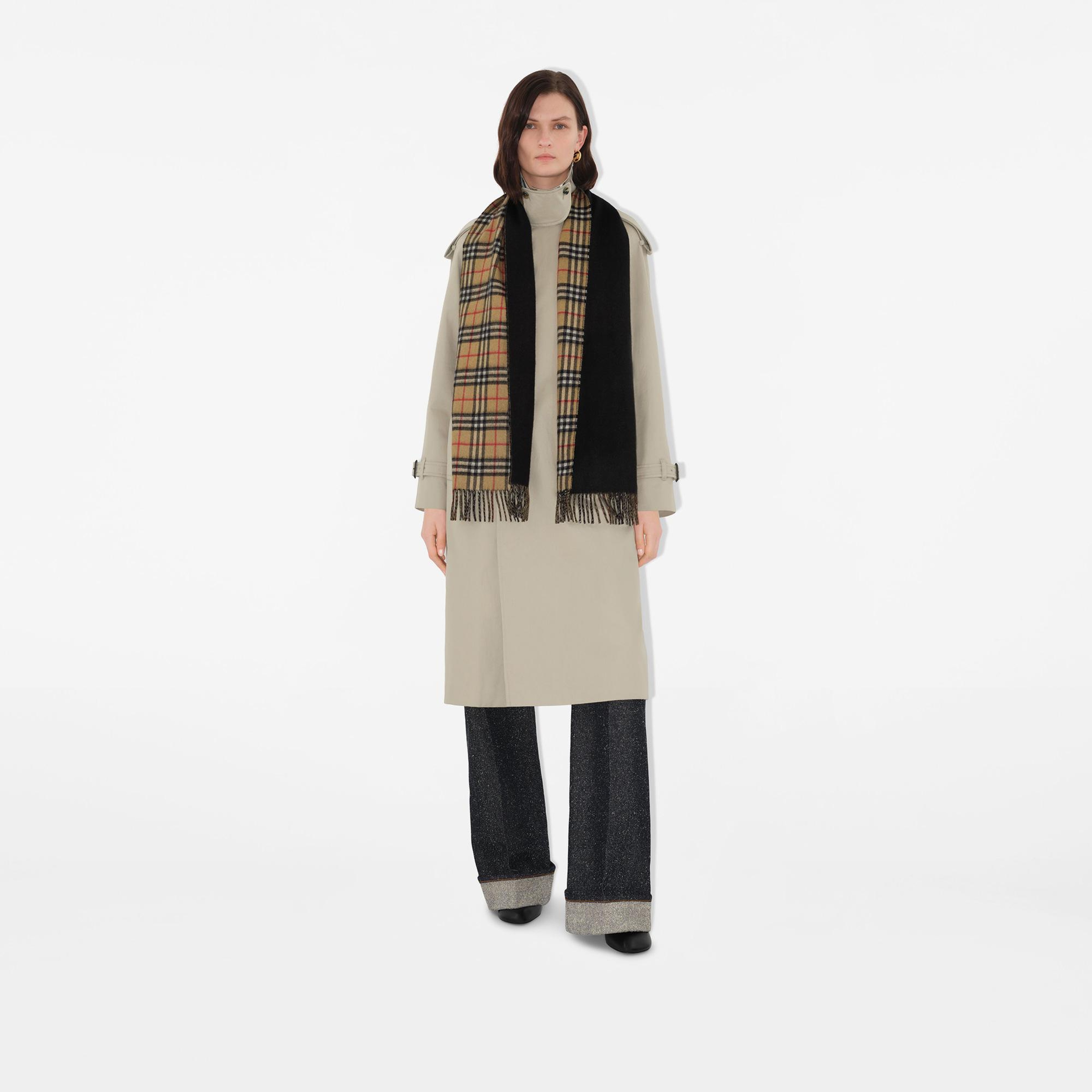 Burberry Reversible Check Kaşmir Kadın Bej Atkı