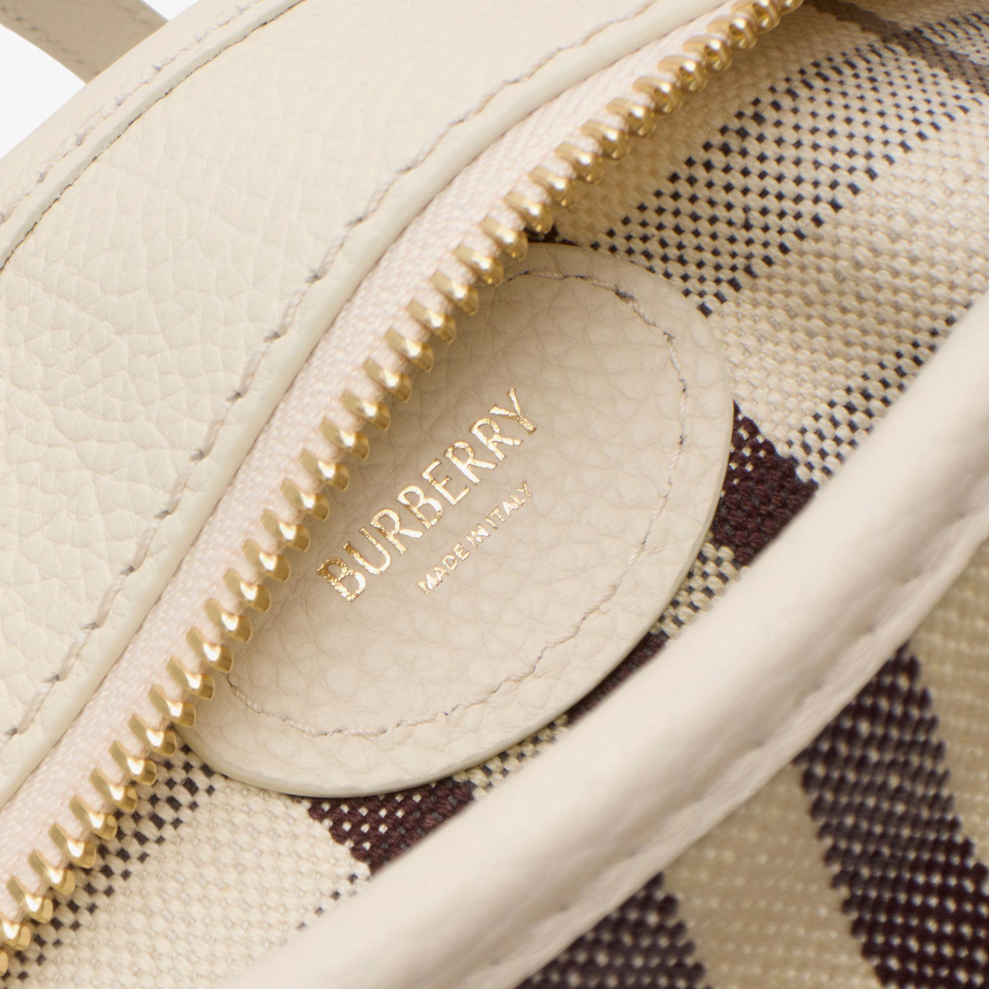 Burberry Hıghlands Kadın Bej Omuz Çantası