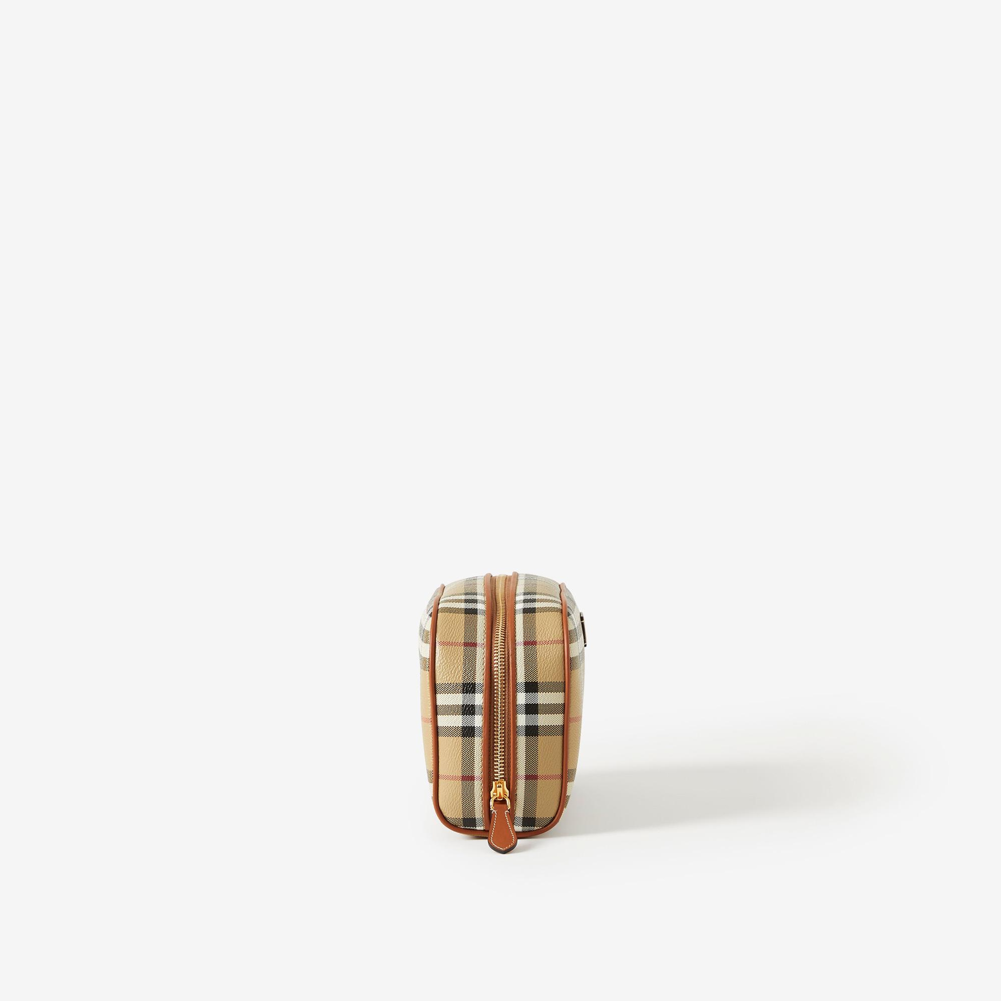 Burberry Cosmetic Medium Travel Pouch Kadın Bej Çanta