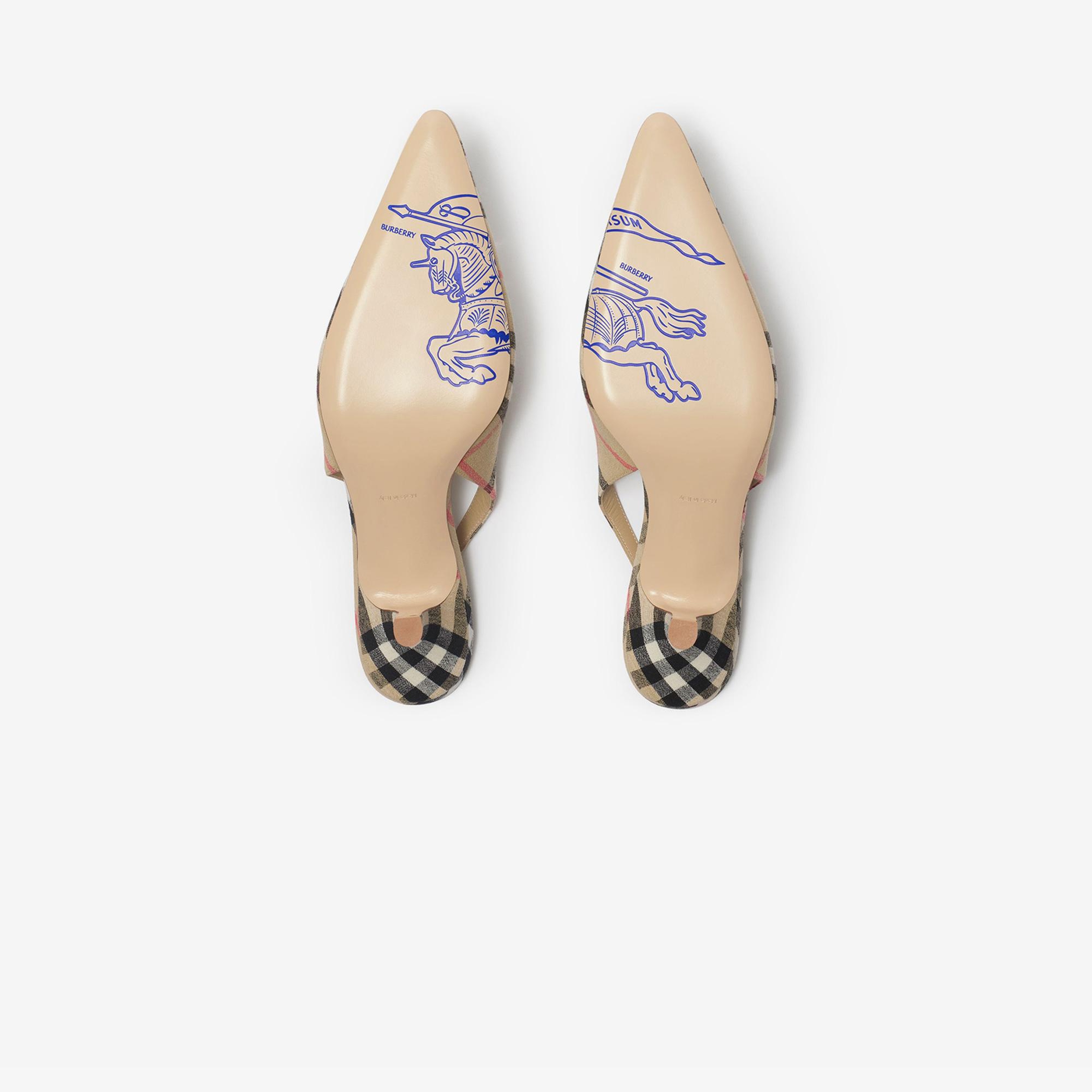 Burberry Kadın Bej Topuklu Ayakkabı