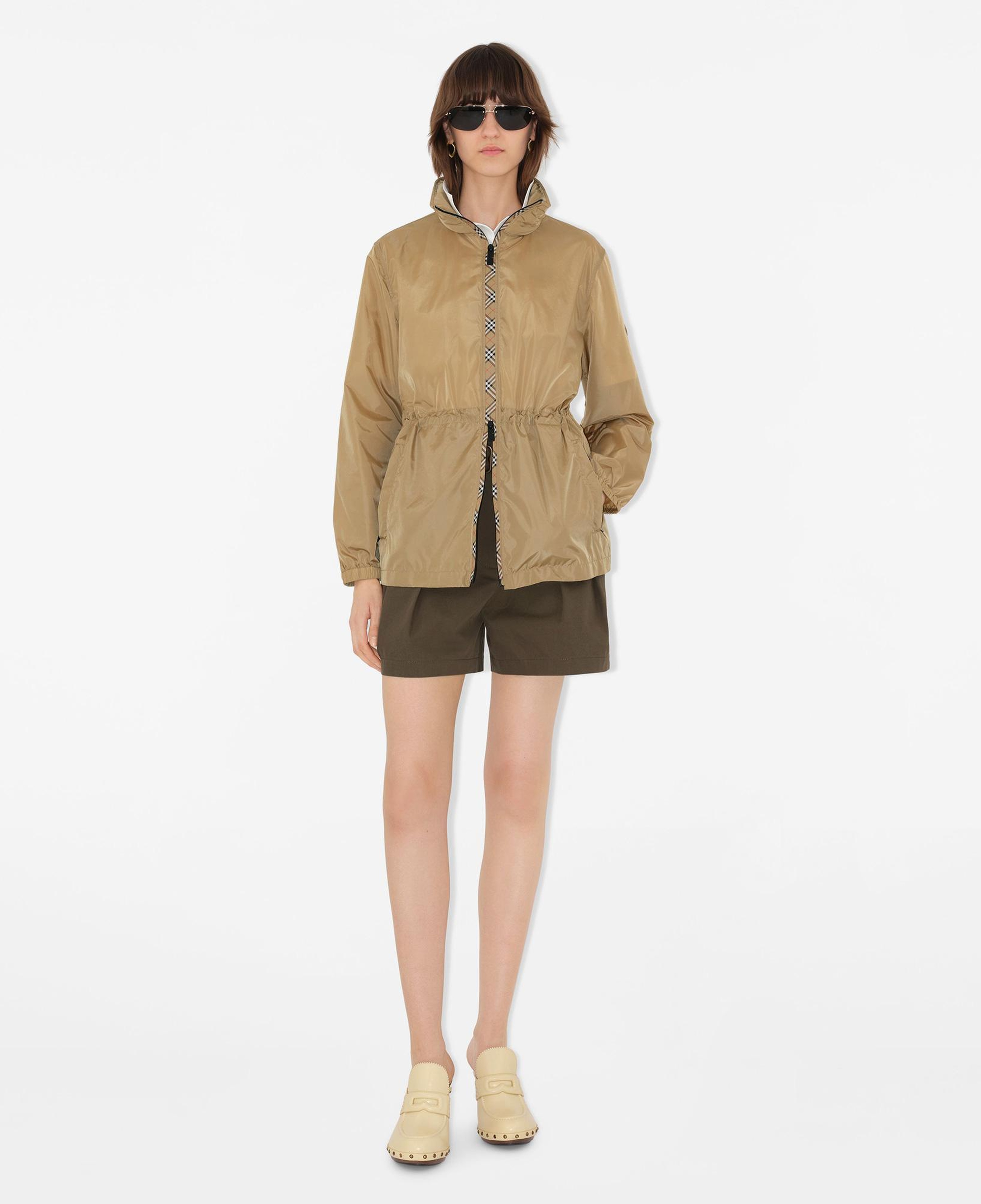 Burberry Kadın Bej Mont