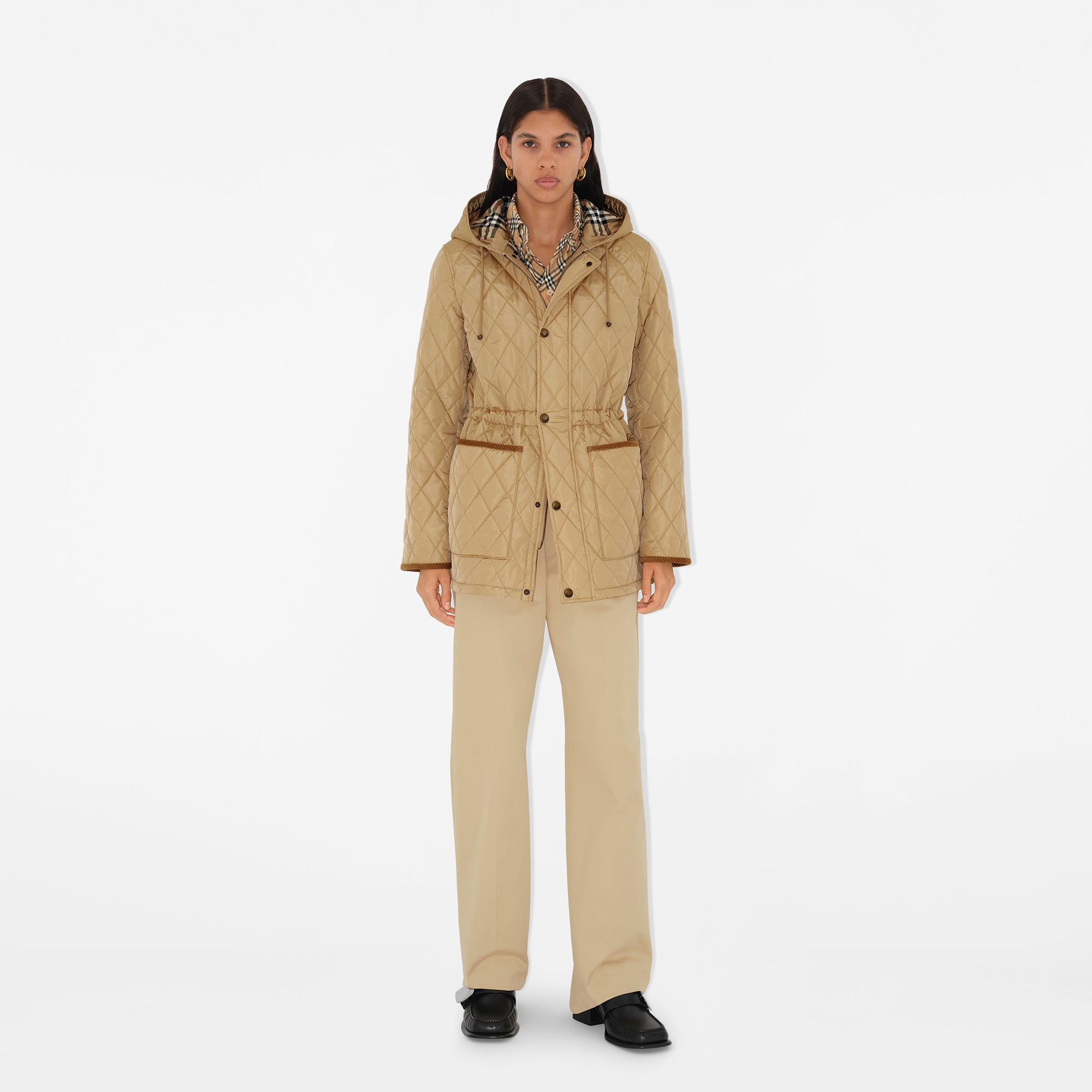 Burberry Kadın Bej Mont