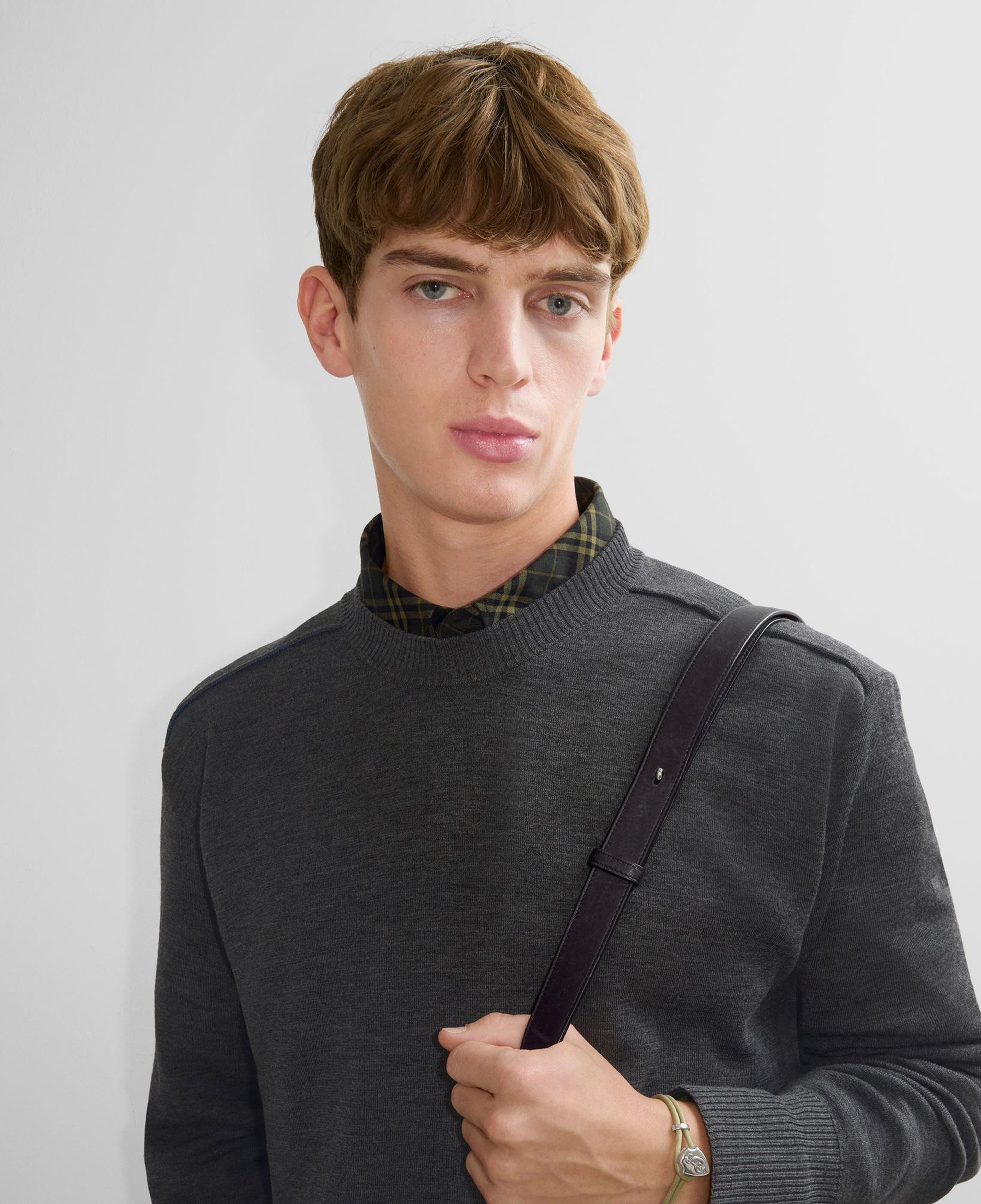 Burberry Brace Leather Shield Erkek Gümüş Bileklik
