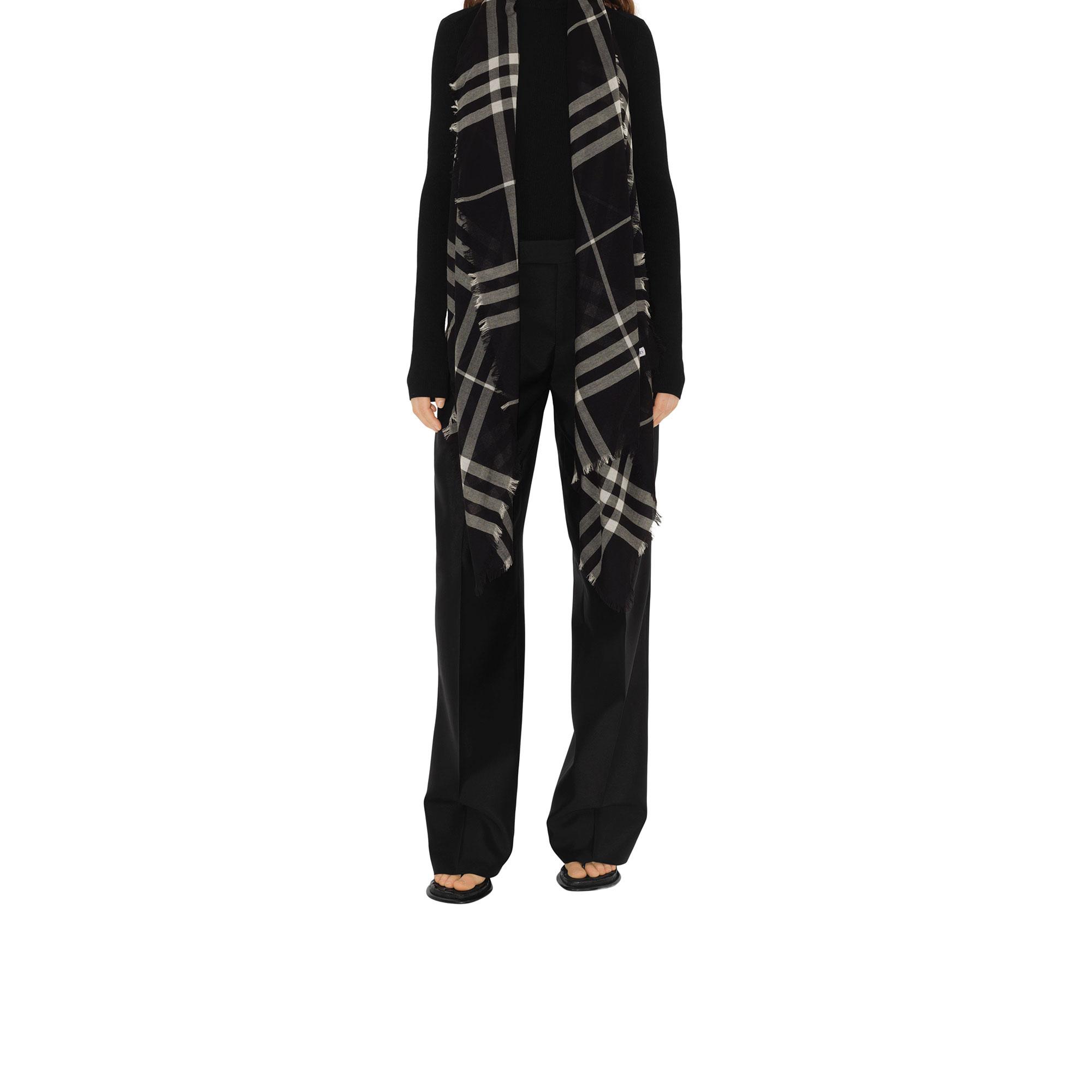 Burberry Check Yün Kadın Siyah Atkı