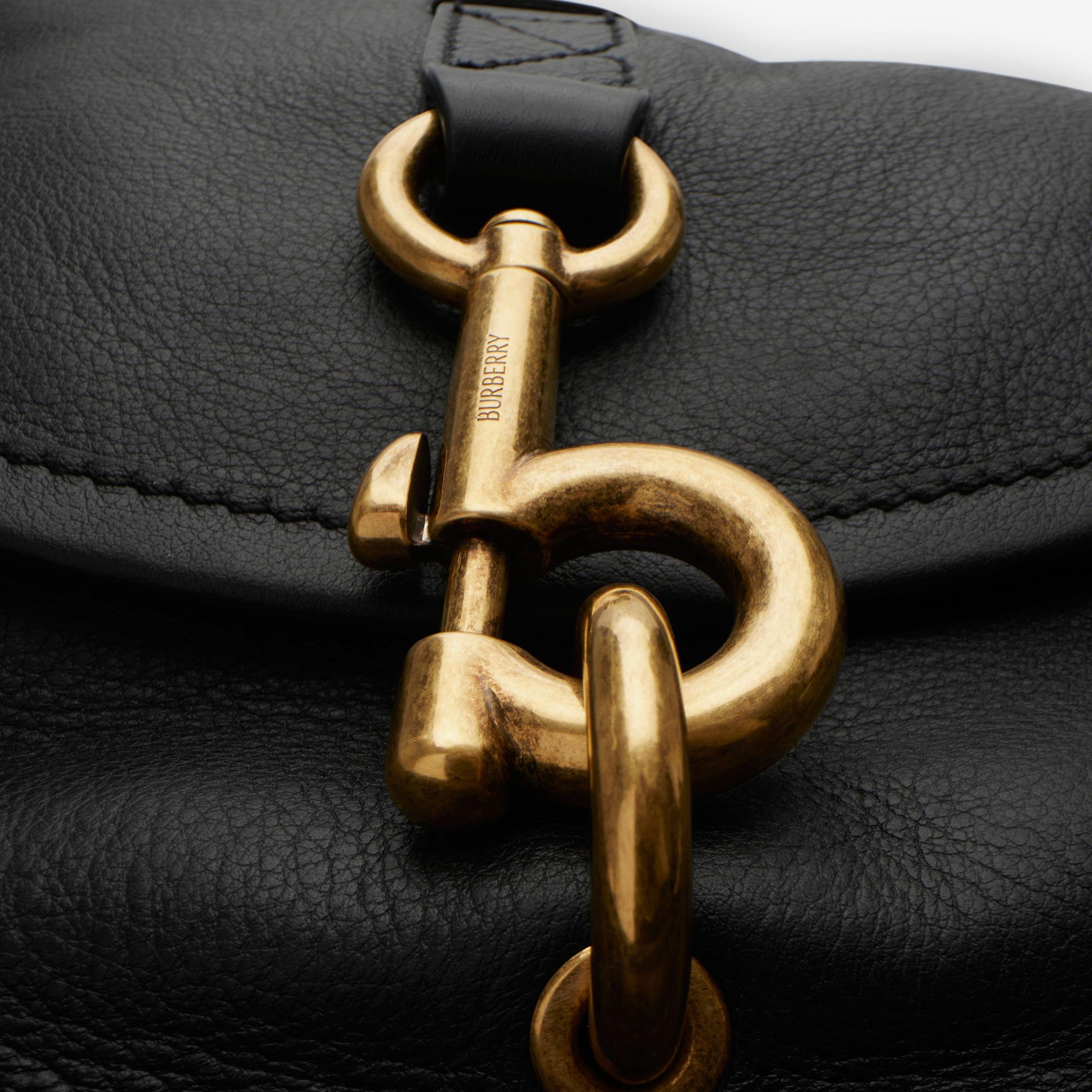 Burberry Small Clip Messenger Kadın Siyah Postacı Çantası