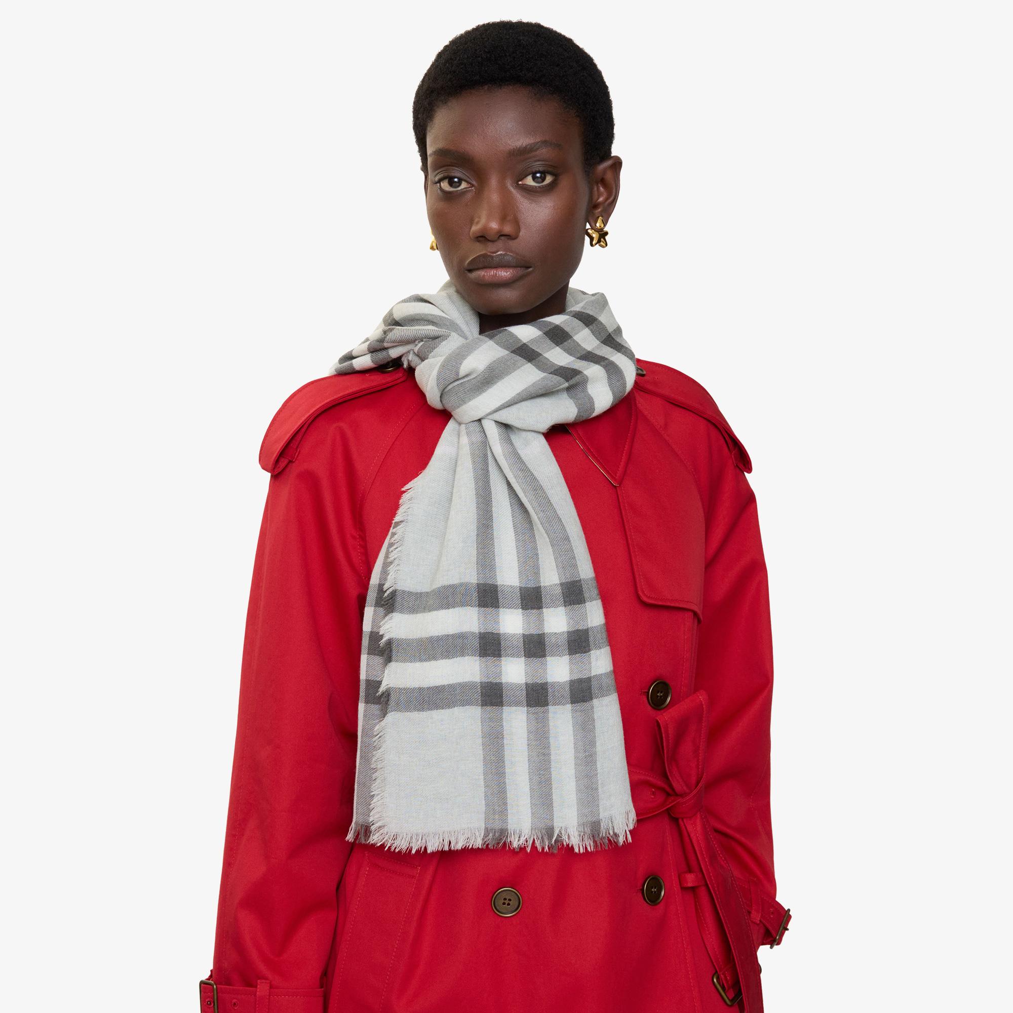 Burberry Giant Wide Check Wool Kadın Gri Atkı