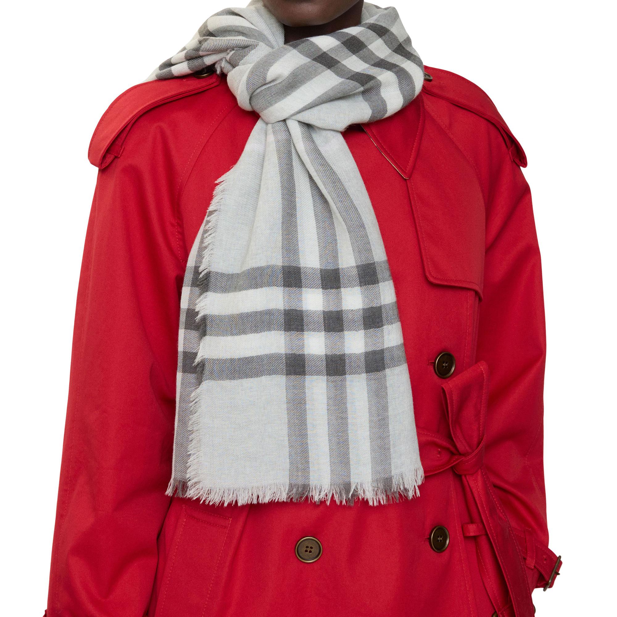 Burberry Giant Wide Check Wool Kadın Gri Atkı