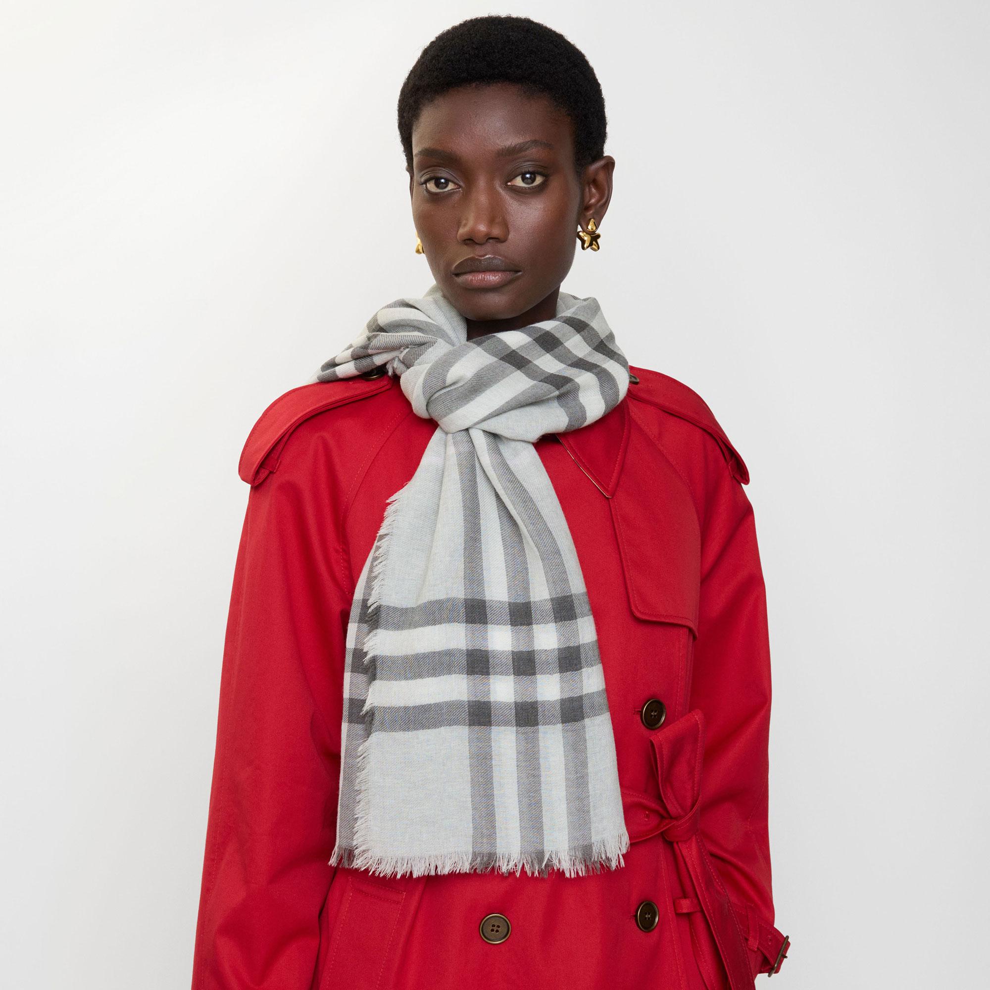 Burberry Giant Wide Check Wool Kadın Gri Atkı
