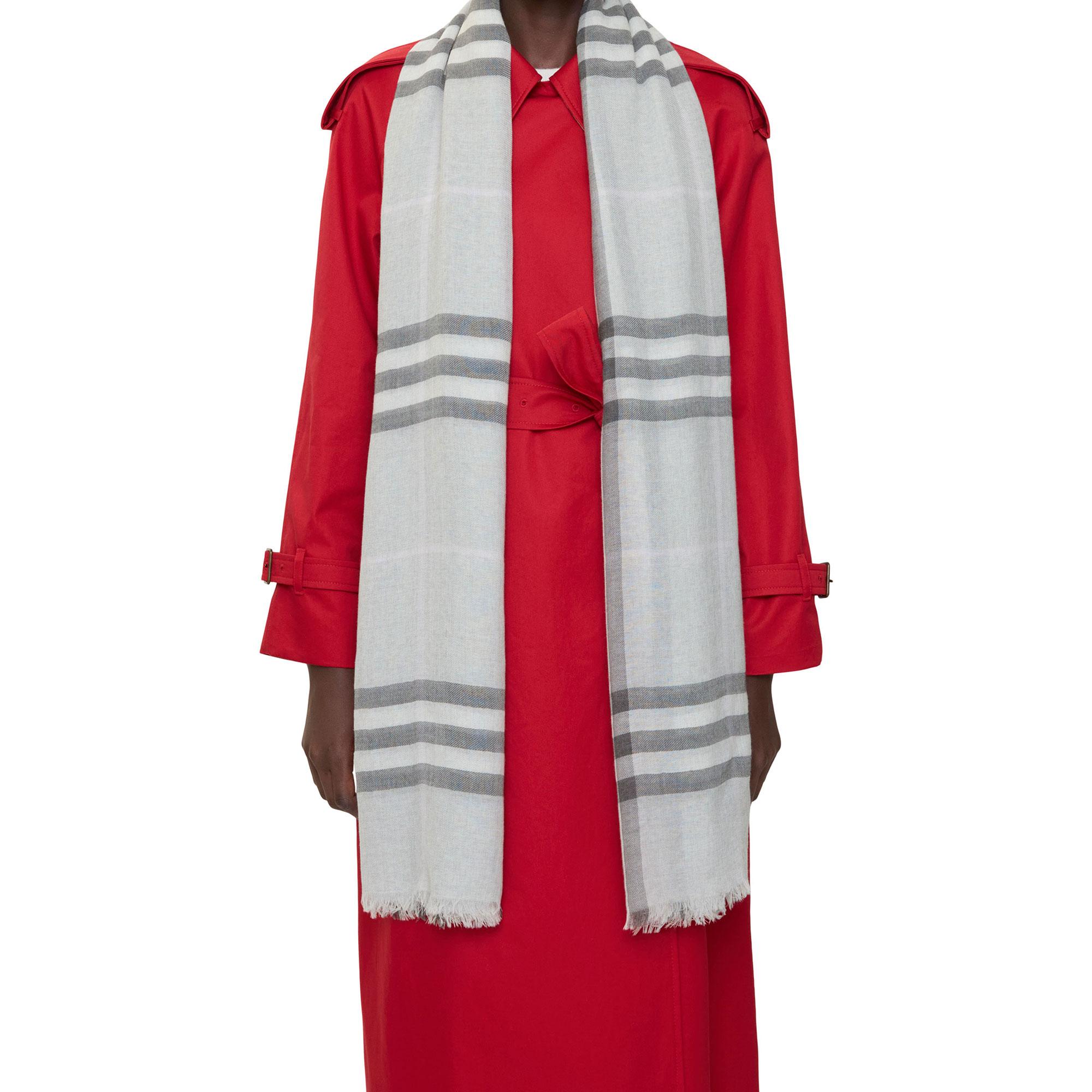 Burberry Giant Wide Check Wool Kadın Gri Atkı