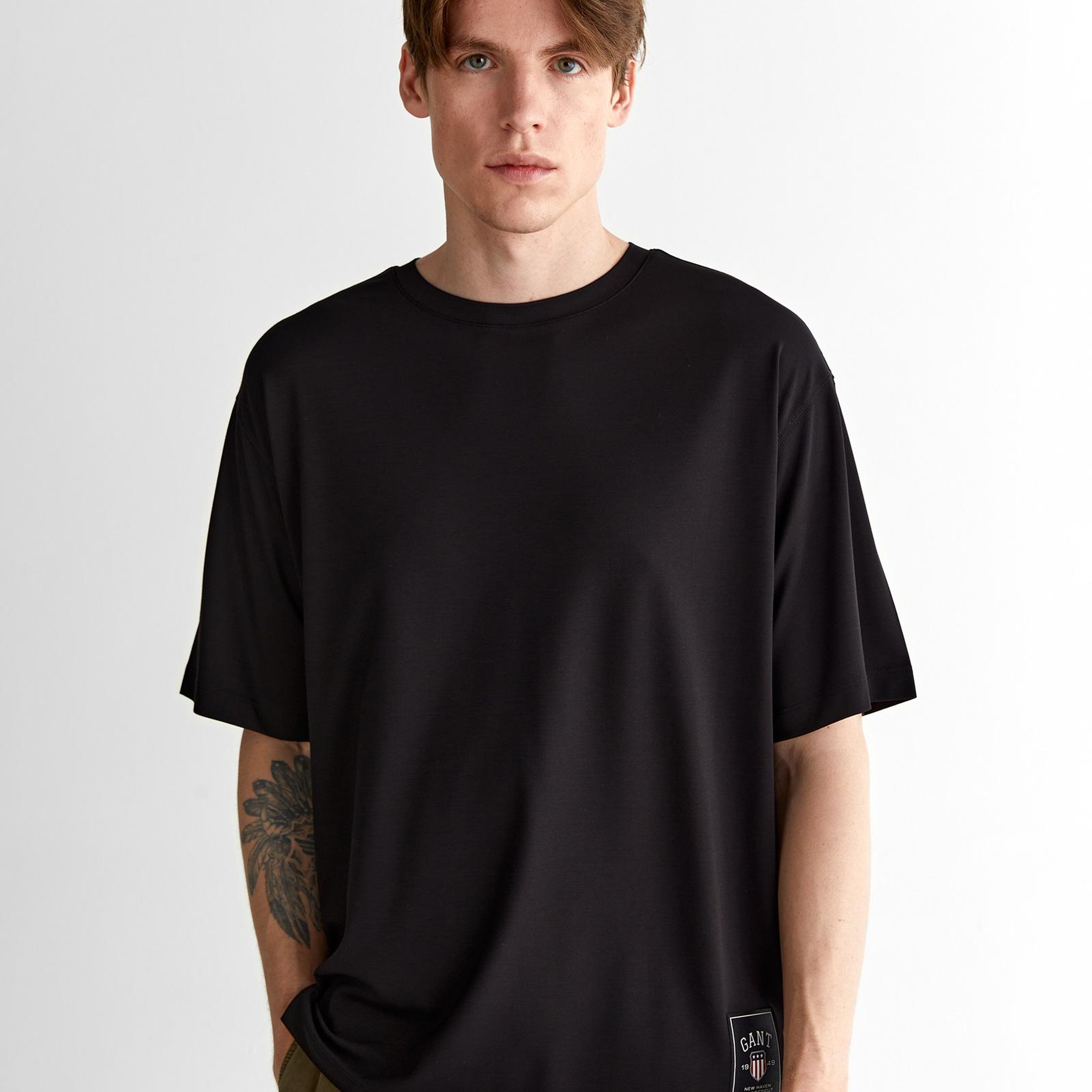 GANT Erkek Siyah Relaxed Fit Bisiklet Yaka Logolu T-Shirt