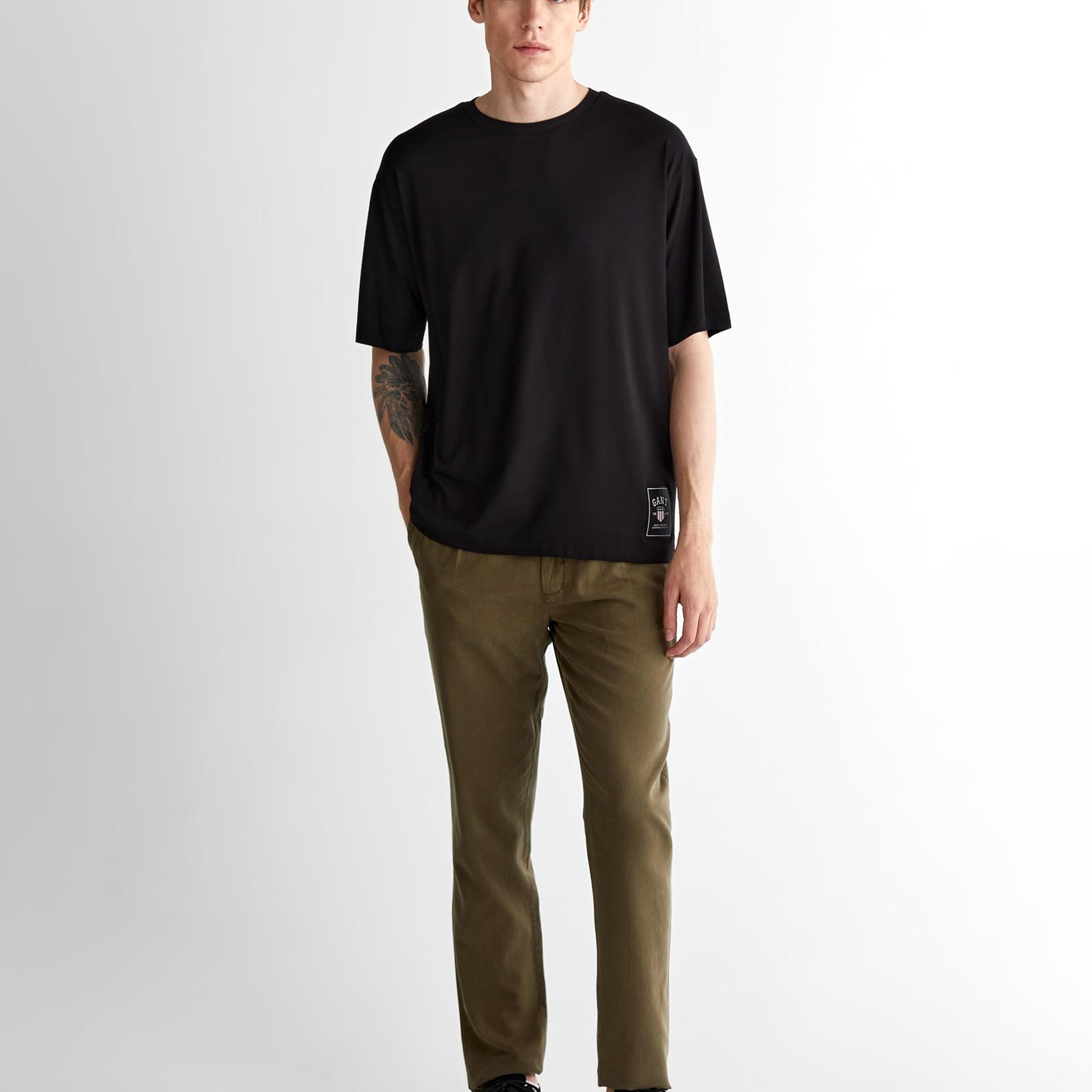GANT Erkek Siyah Relaxed Fit Bisiklet Yaka Logolu T-Shirt
