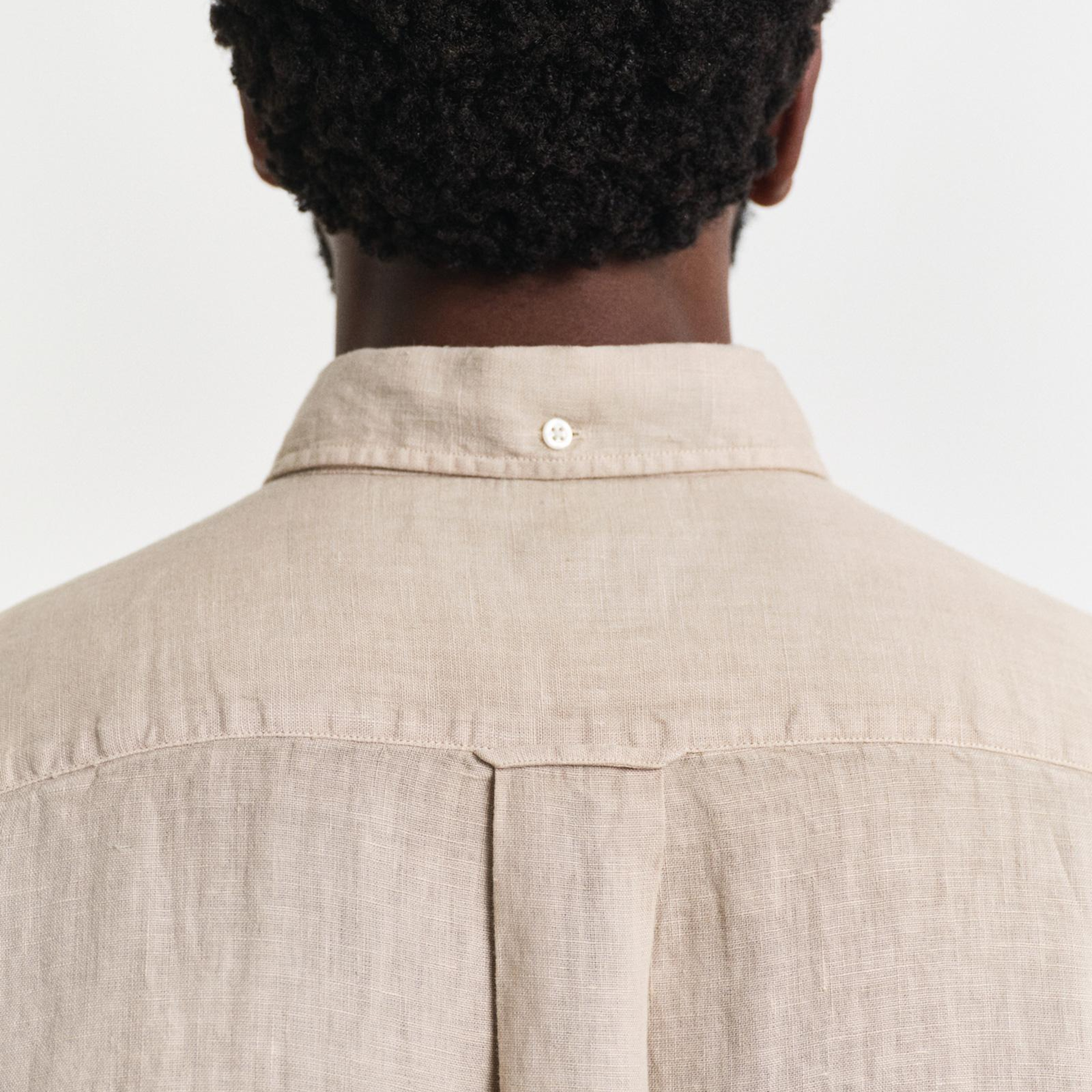 Gant Erkek Bej Regular Fit Düğmeli Yaka Keten Gömlek