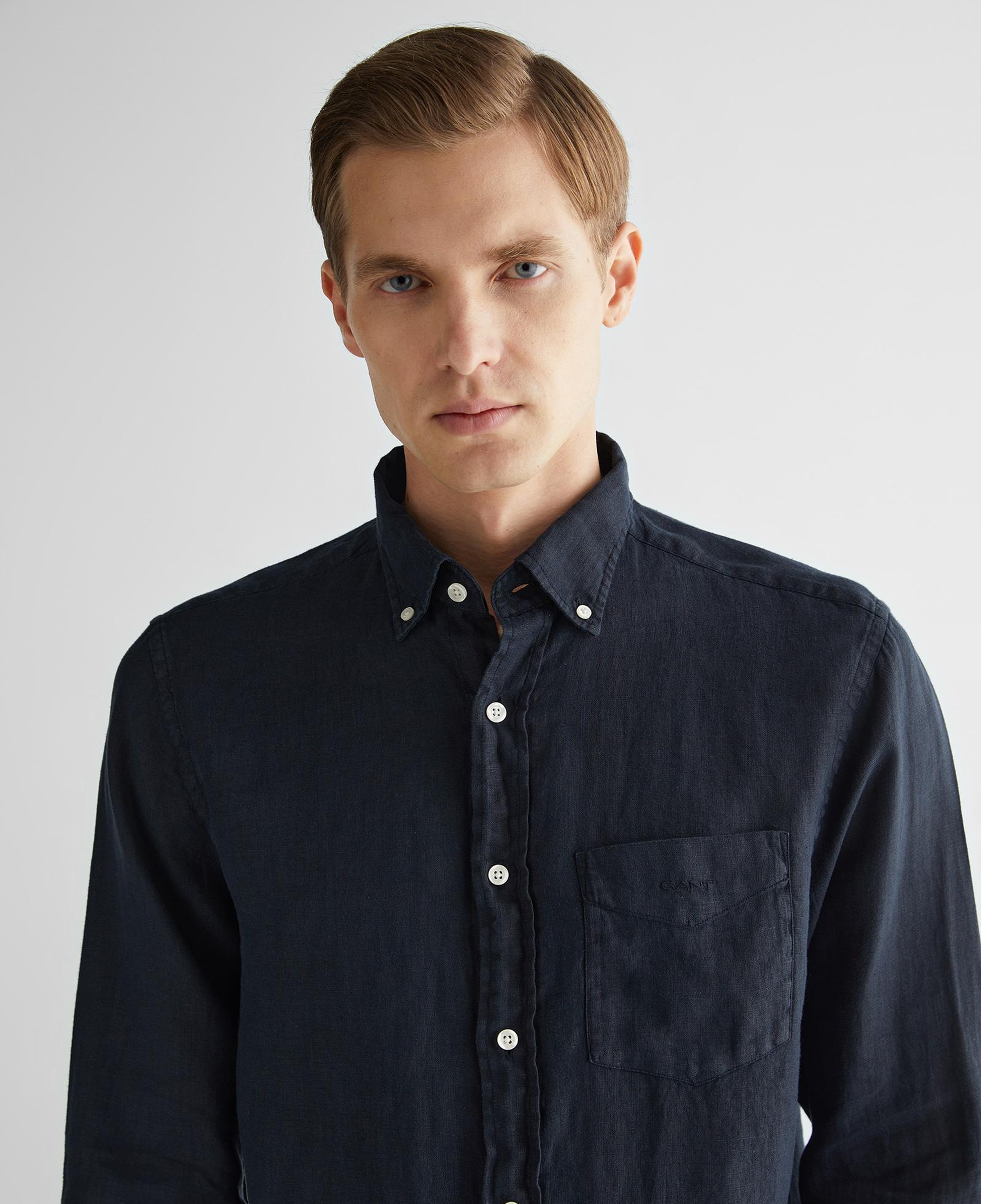 GANT Erkek Siyah Regular Fit Düğmeli Yaka Keten Gömlek