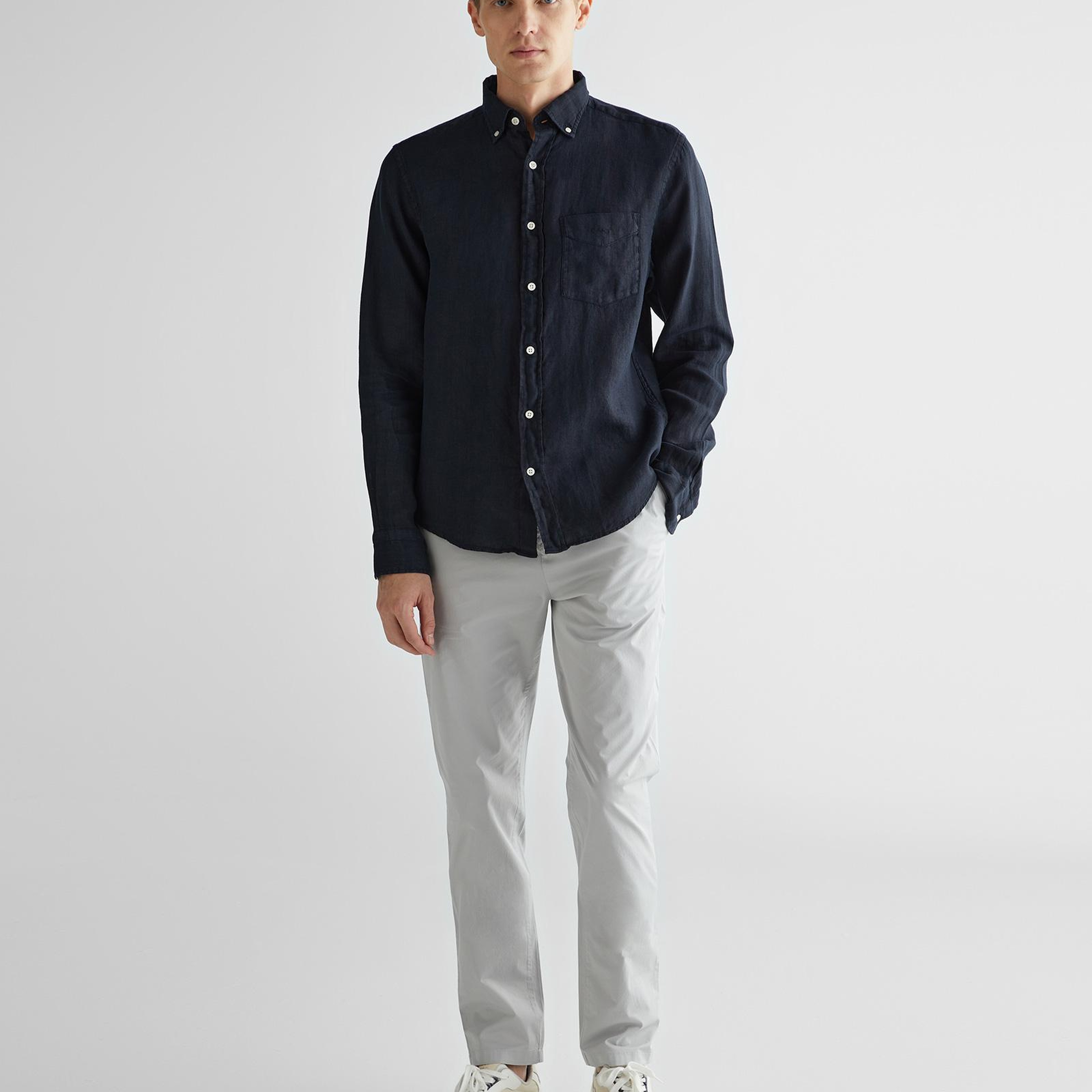 GANT Erkek Siyah Regular Fit Düğmeli Yaka Keten Gömlek