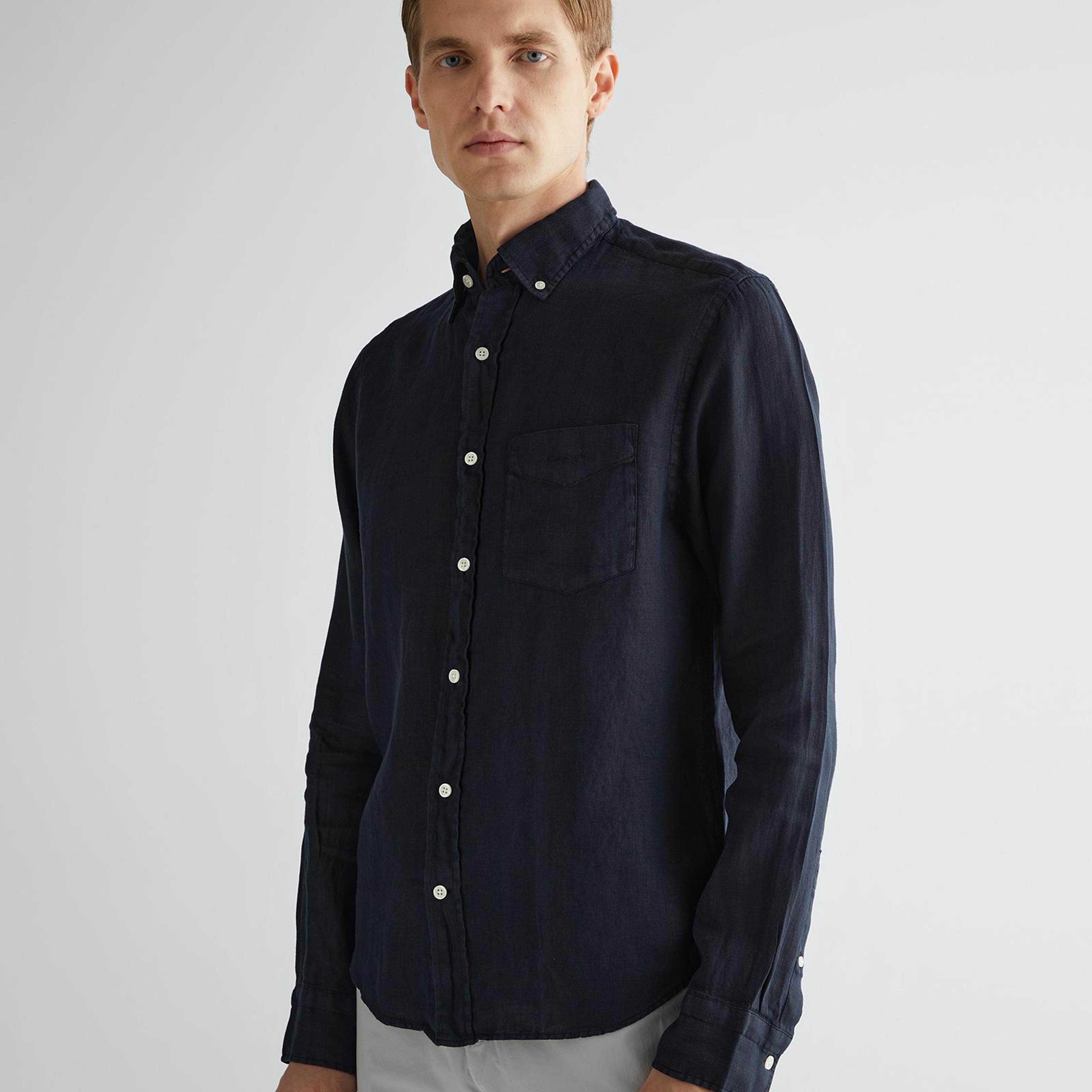 GANT Erkek Siyah Regular Fit Düğmeli Yaka Keten Gömlek
