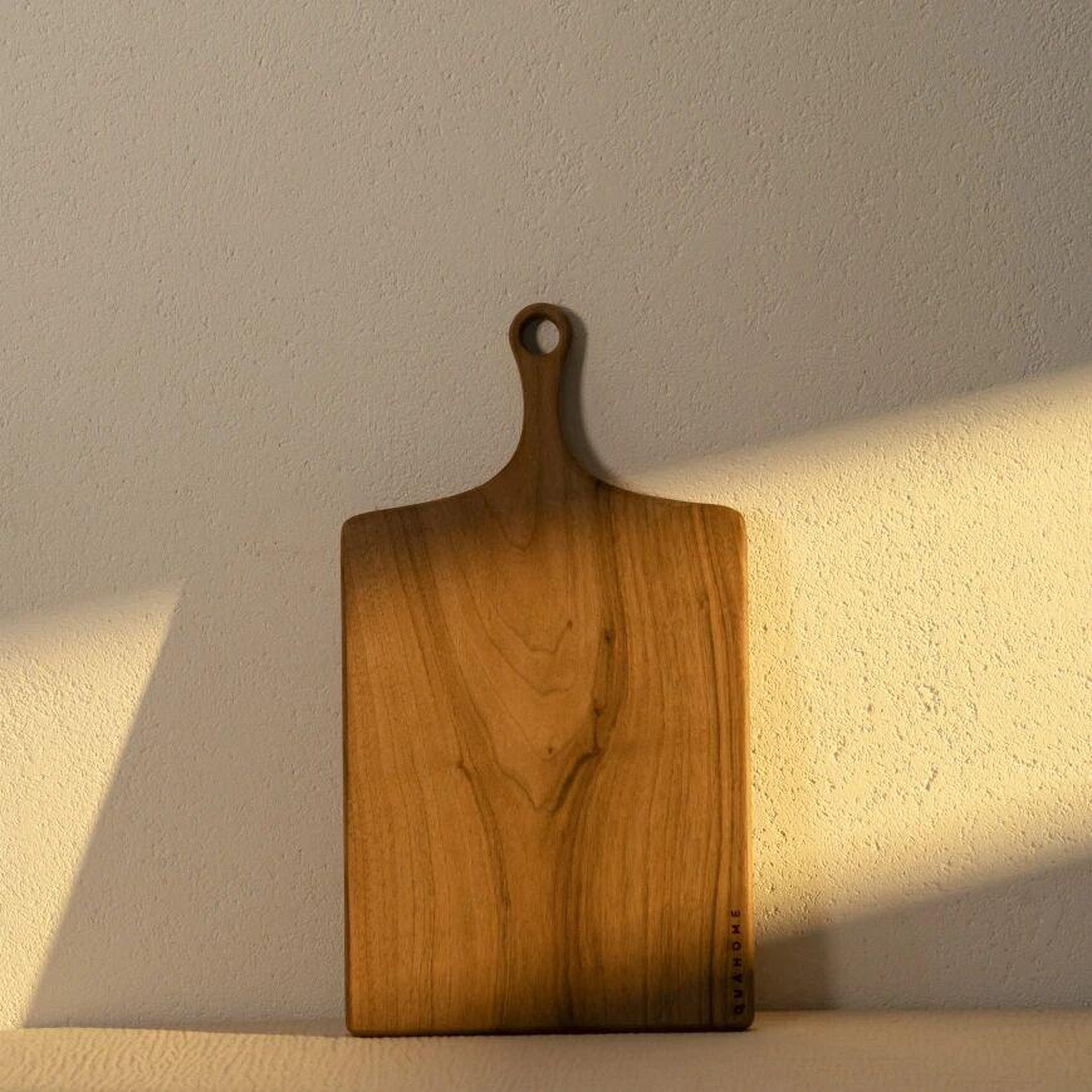 Qua Home Ira Ceviz Ahşap Kesme & Sunum Tahtası 44x25x1.8 cm