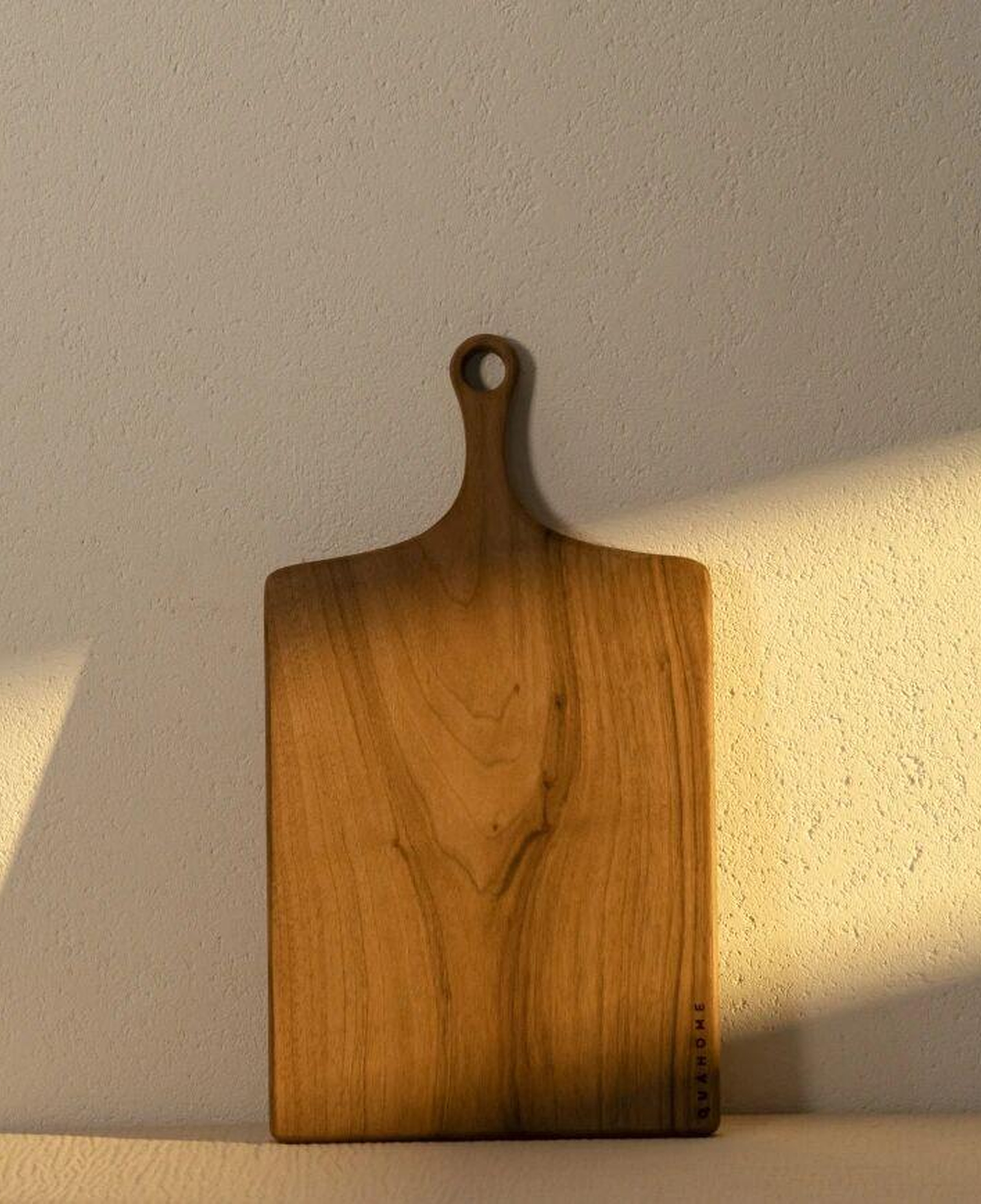 Qua Home Ira Ceviz Ahşap Kesme & Sunum Tahtası 44x25x1.8 cm