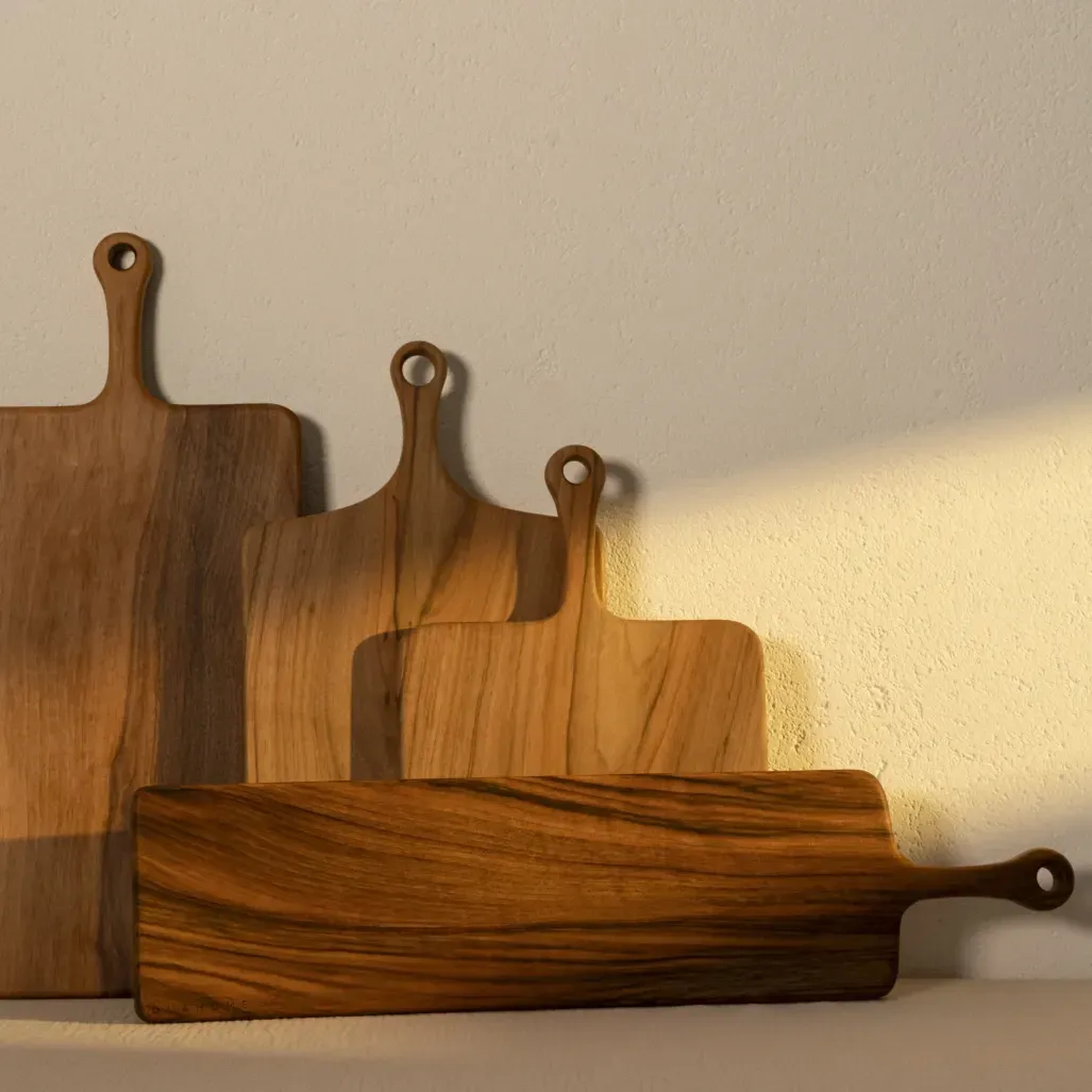 Qua Home Ira Ceviz Ahşap Kesme & Sunum Tahtası 62x15x1.8 cm