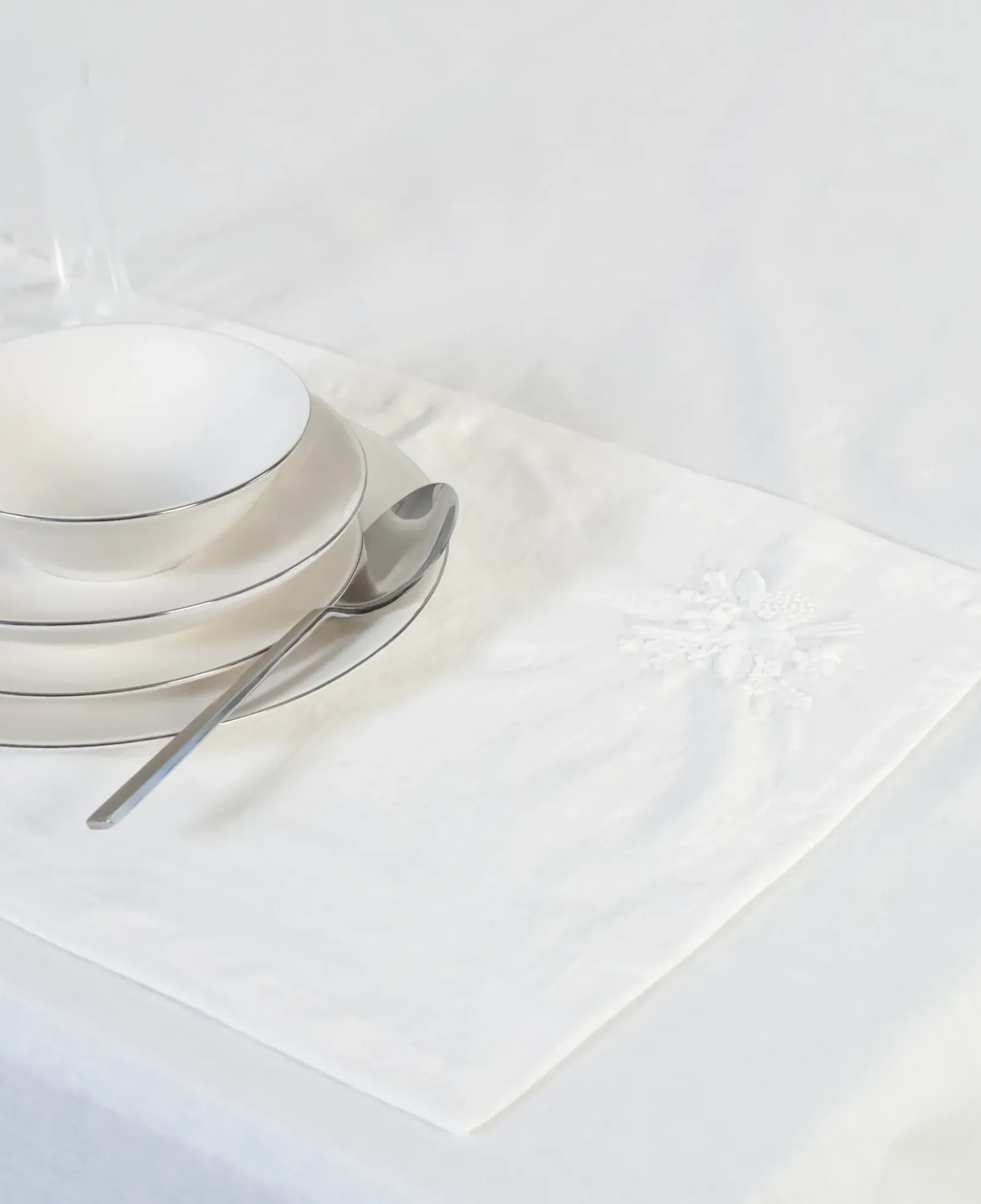 Qua Home Julien Pamuk Keten Çiçek Nakışlı Amerikan Servis Beyaz 35*50 cm