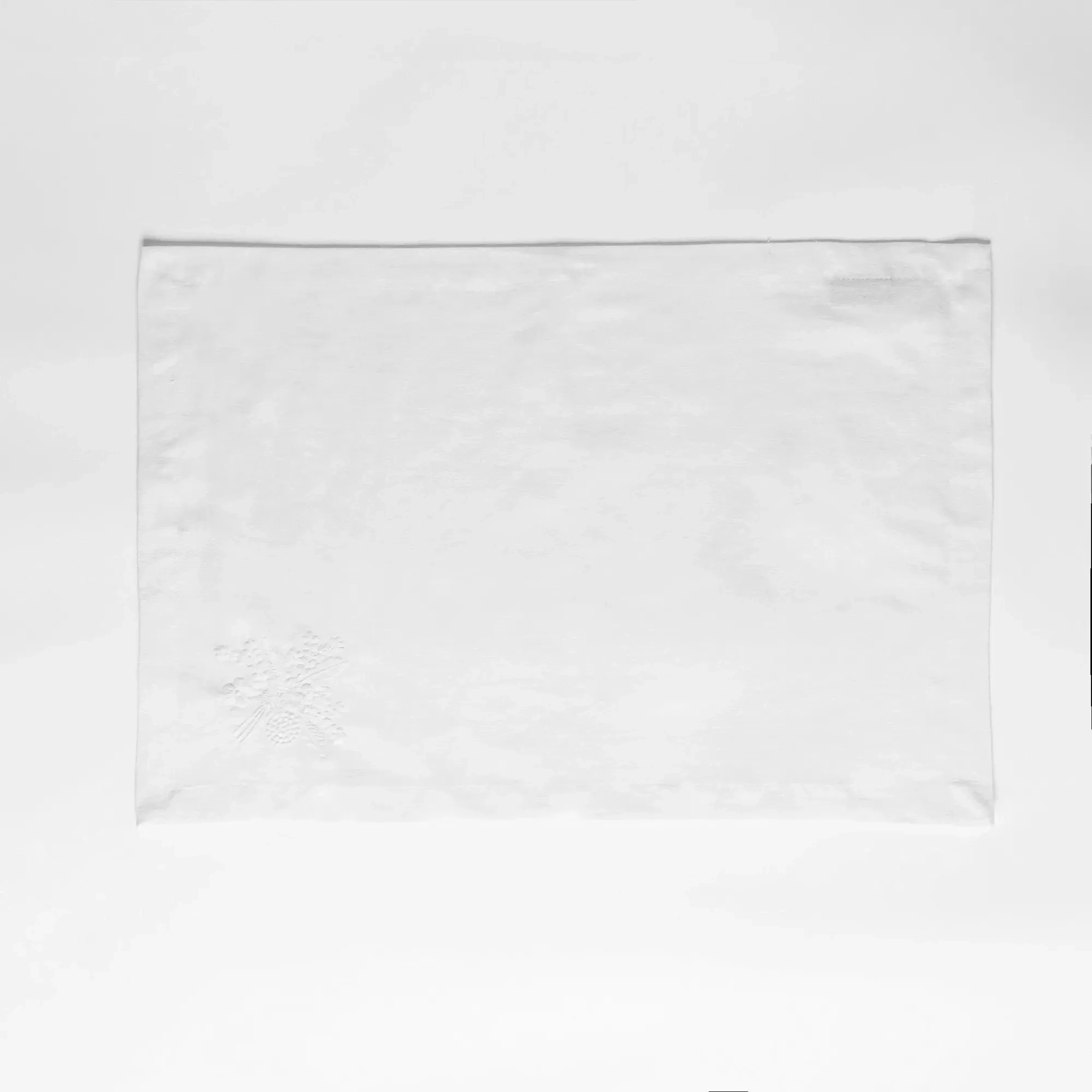 Qua Home Julien Pamuk Keten Çiçek Nakışlı Amerikan Servis Beyaz 35*50 cm