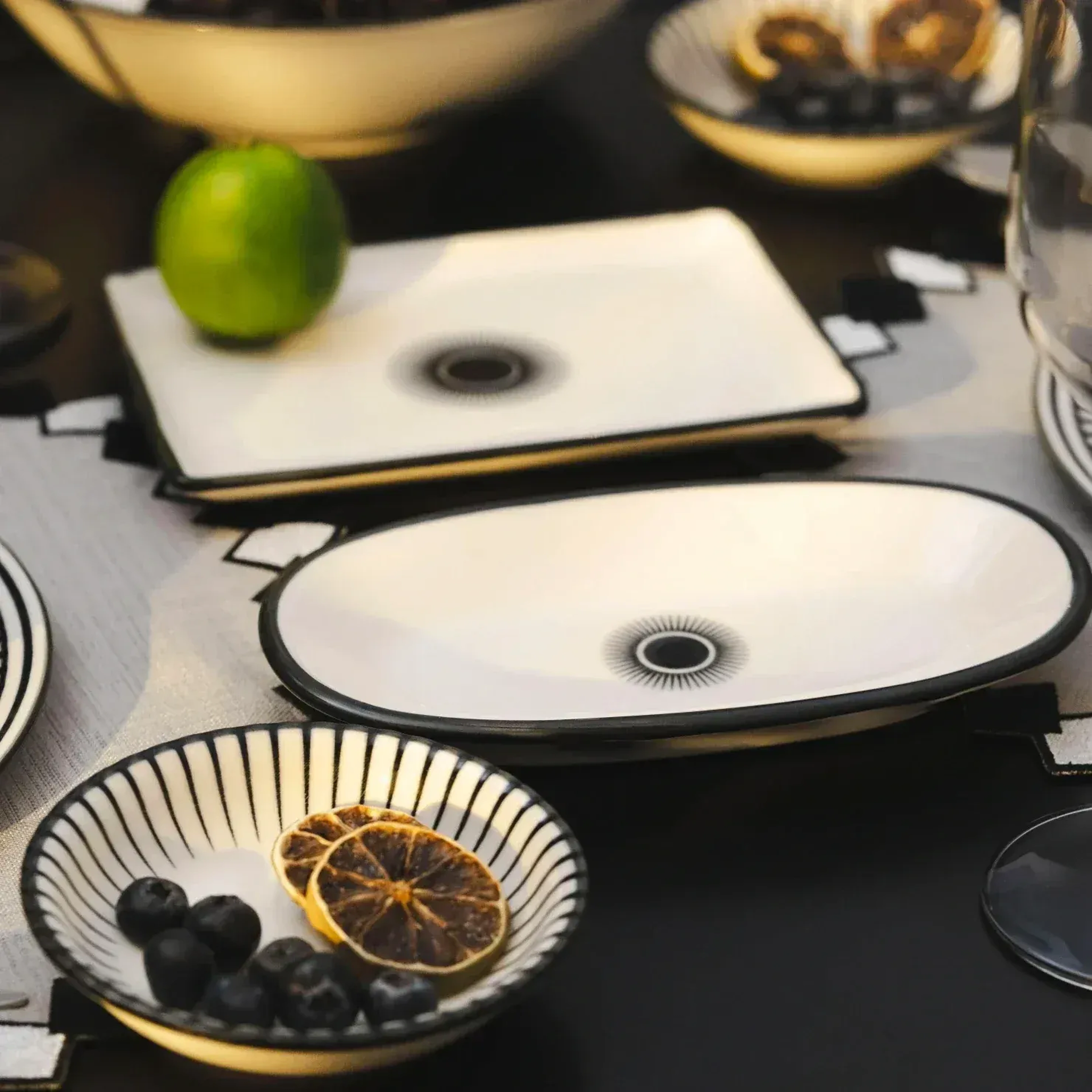 Qua Home Aspen Siyah Çizgili Kayık Tabak 25x14 cm