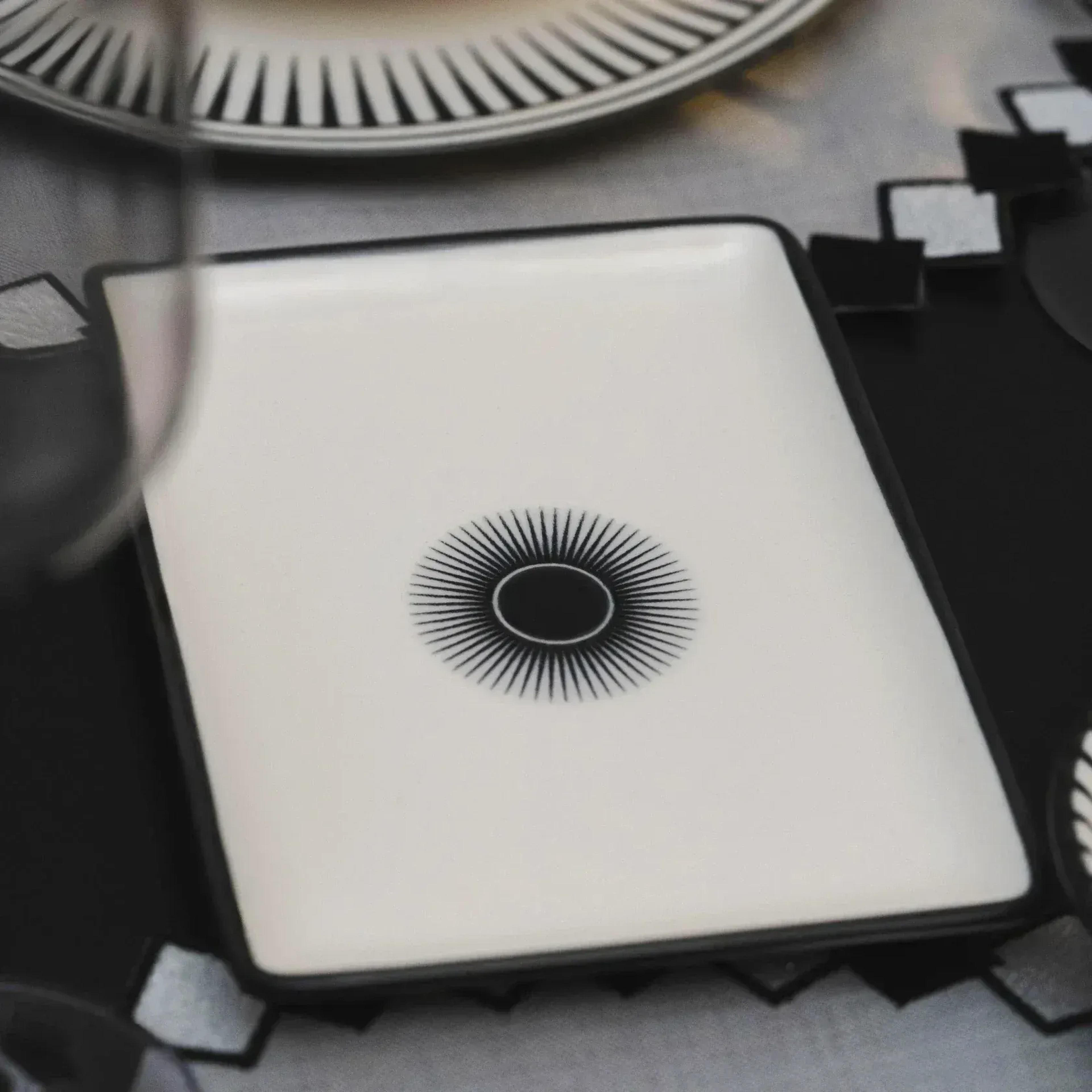 Qua Home Aspen Siyah Çizgili Sunum Tabağı 13x18 cm