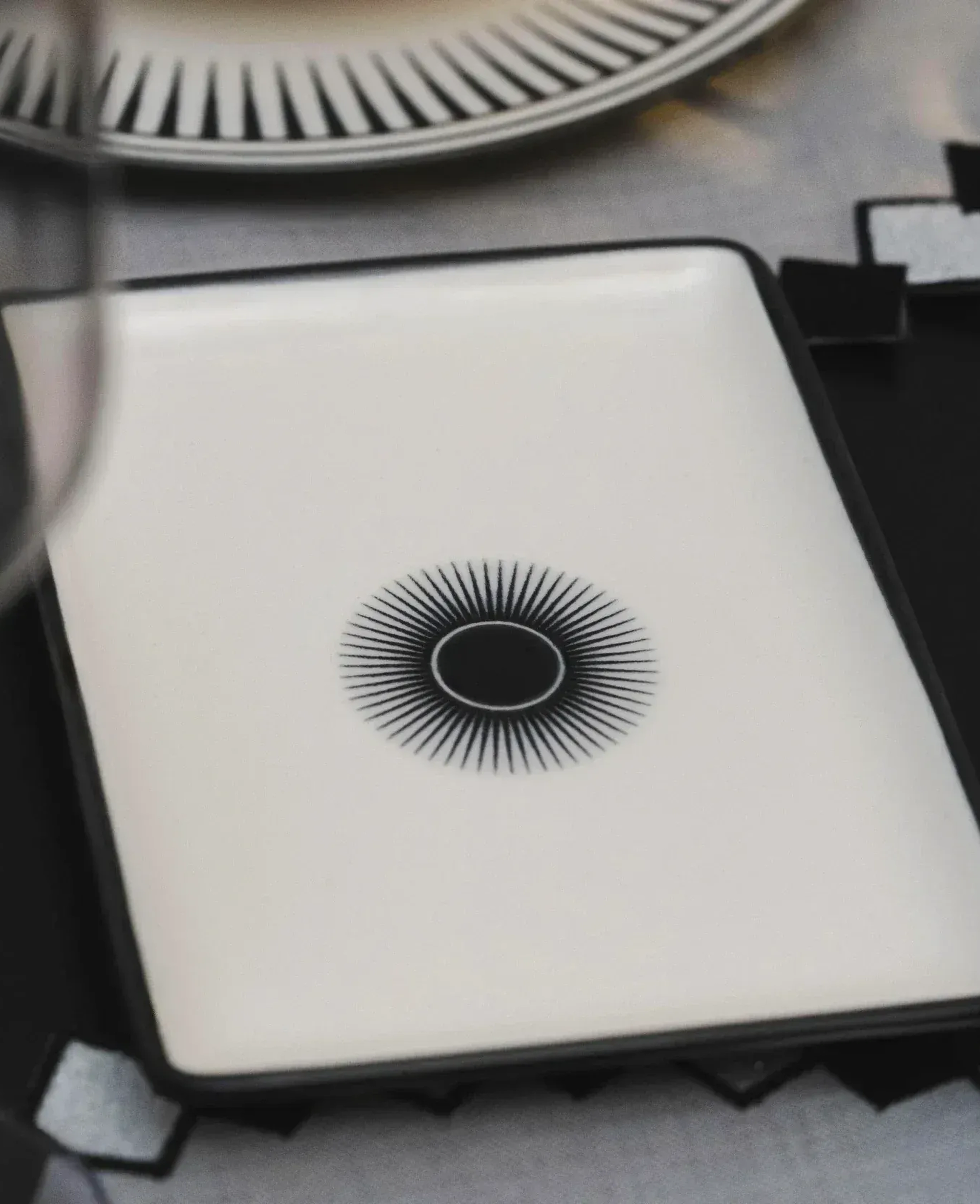 Qua Home Aspen Siyah Çizgili Sunum Tabağı 13x18 cm