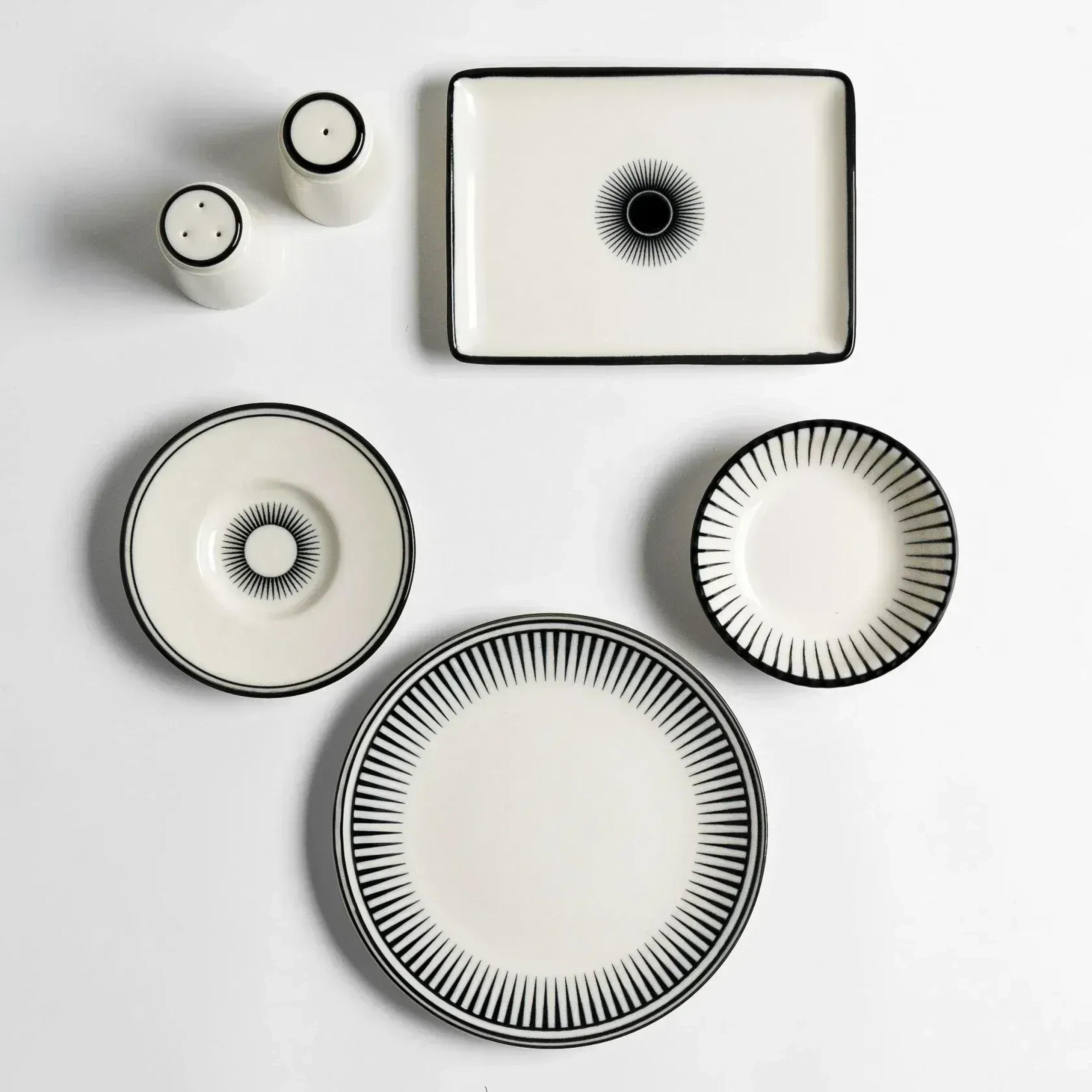 Qua Home Aspen Siyah Çizgili Sunum Tabağı 13x18 cm