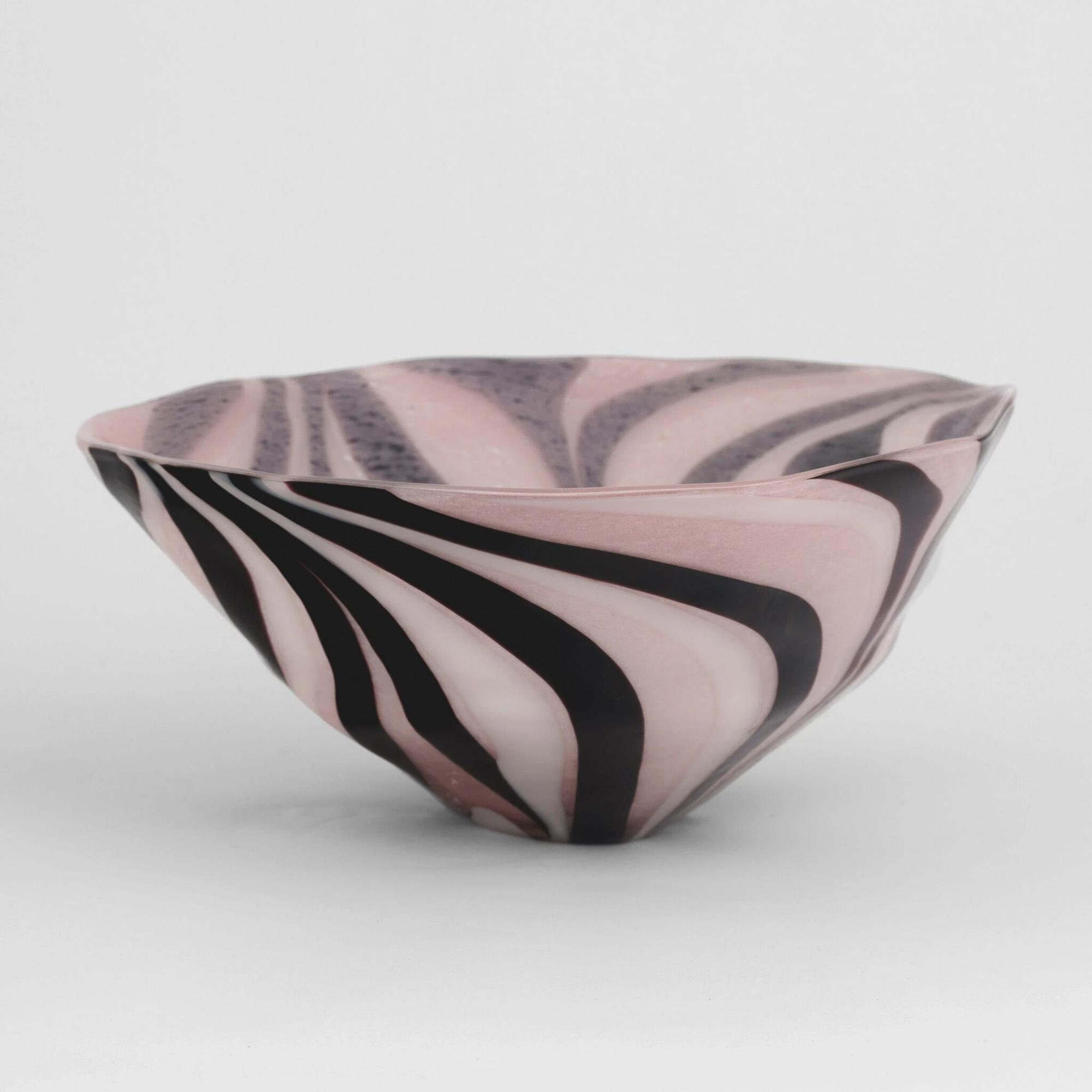 Qua Home Romy Pembe Siyah Cam Vazo 31x16 cm