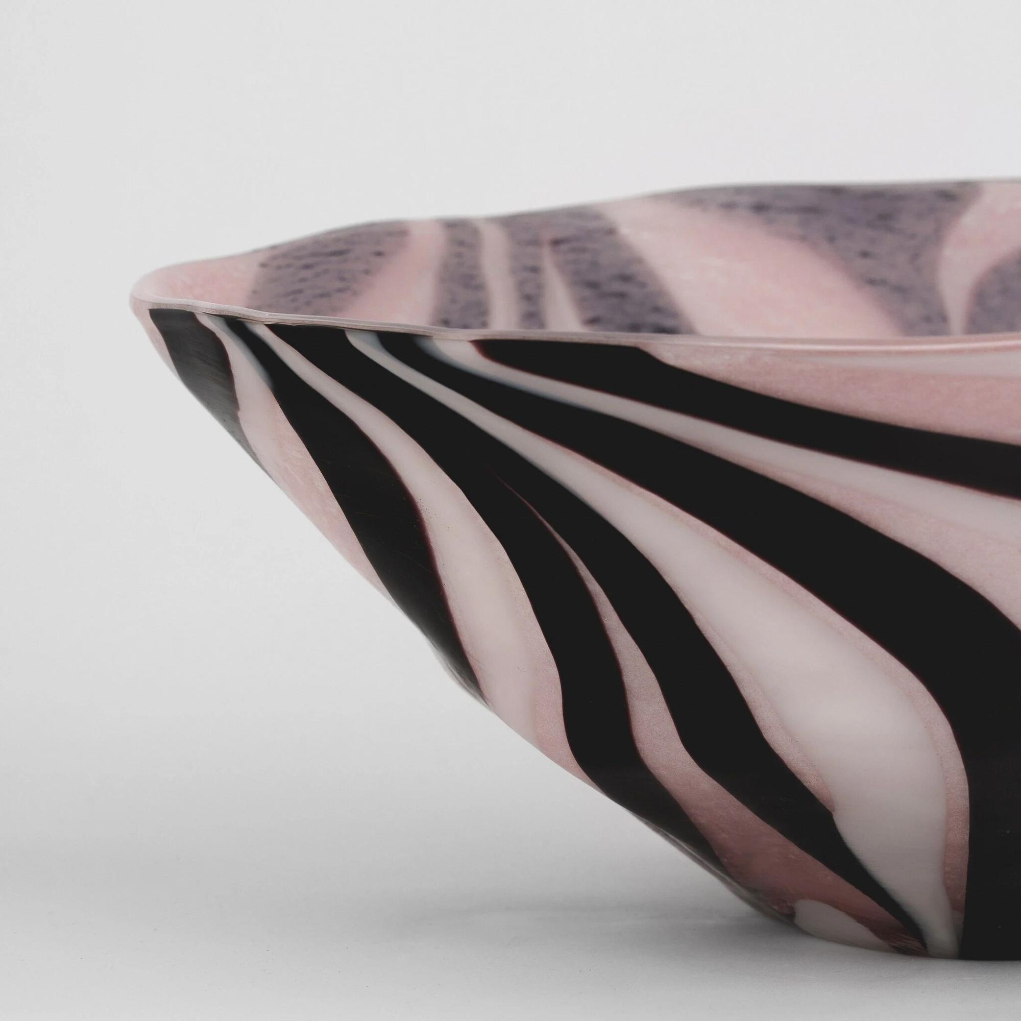 Qua Home Romy Pembe Siyah Cam Vazo 31x16 cm