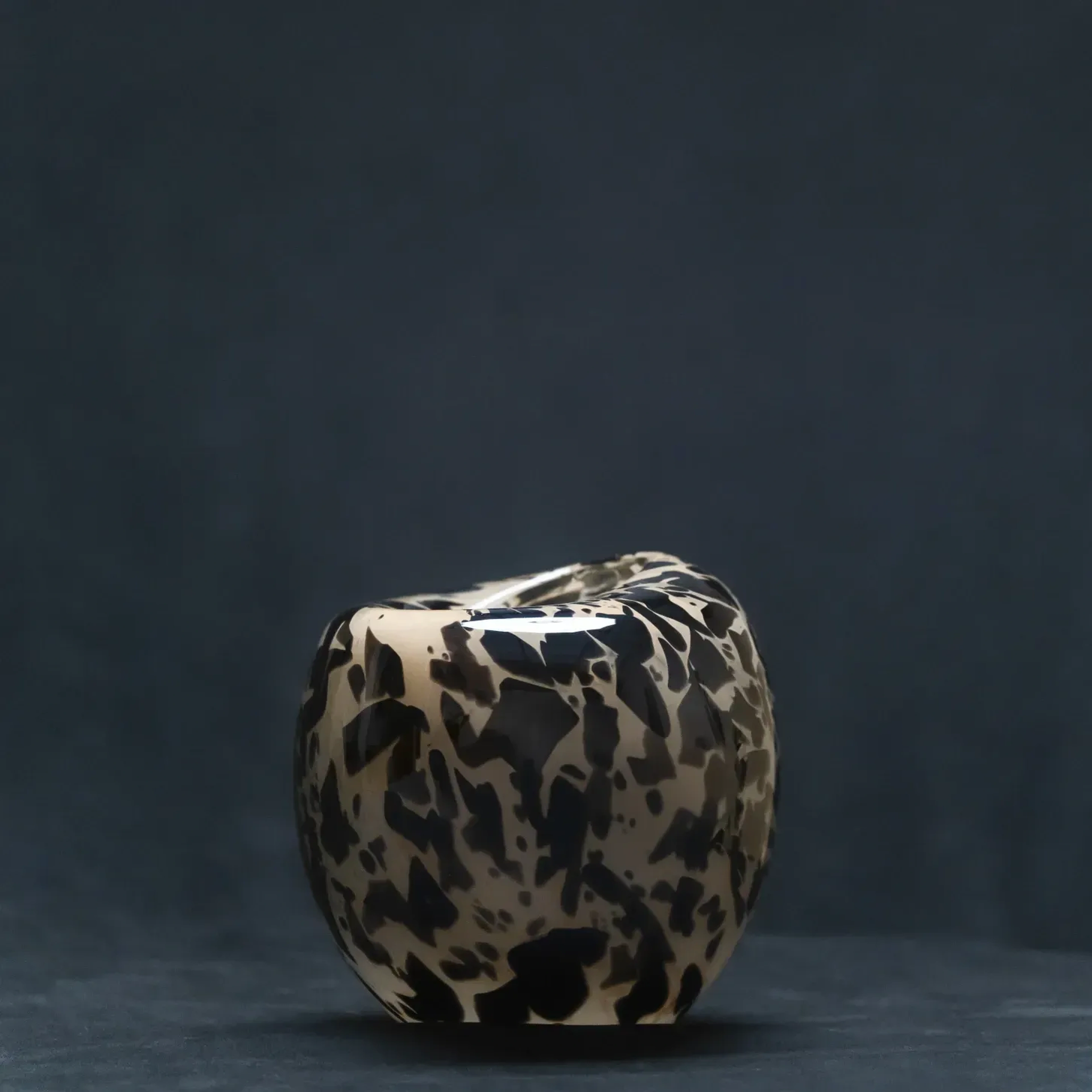 Qua Home Zoe Siyah Gri El Yapımı Cam Vazo