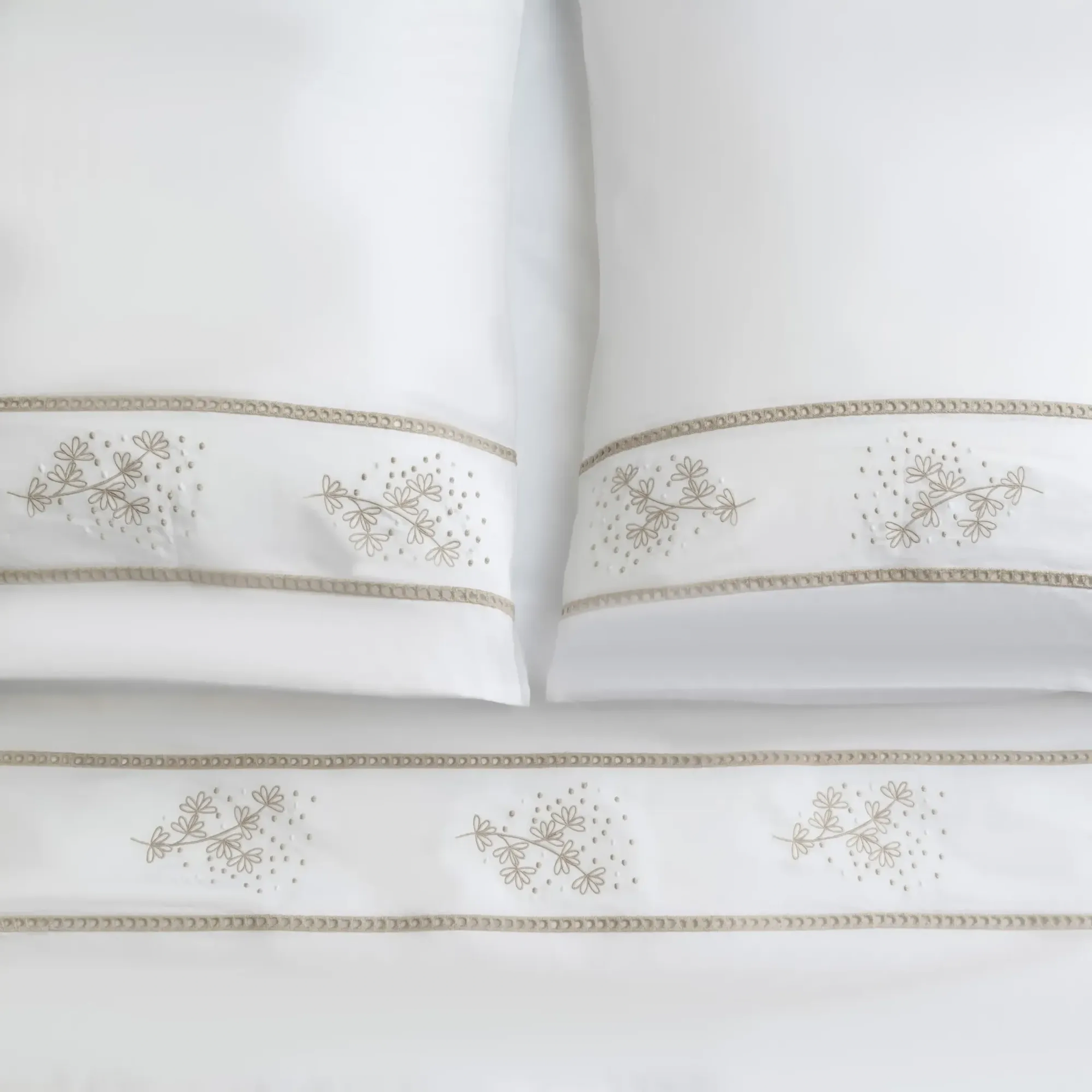 Qua Home Grace 300 Tc Pamuk Perkal Nakışlı ve Ajurlu Çift Kişilik Nevresim Seti Vizon