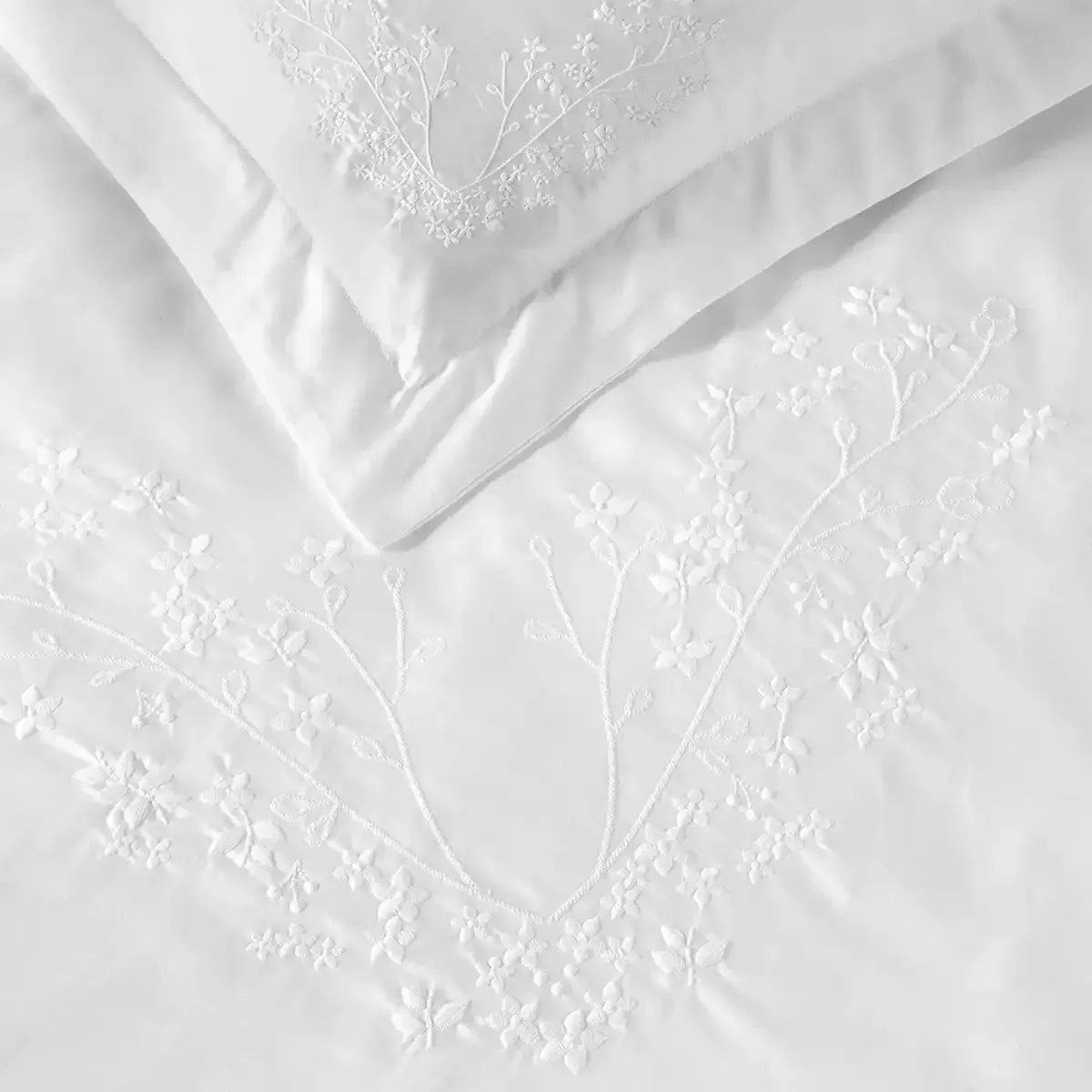 Qua Home Milo 300 Tc Pamuk Saten Nakışlı ve Ajurlu King Size Nevresim Seti Beyaz